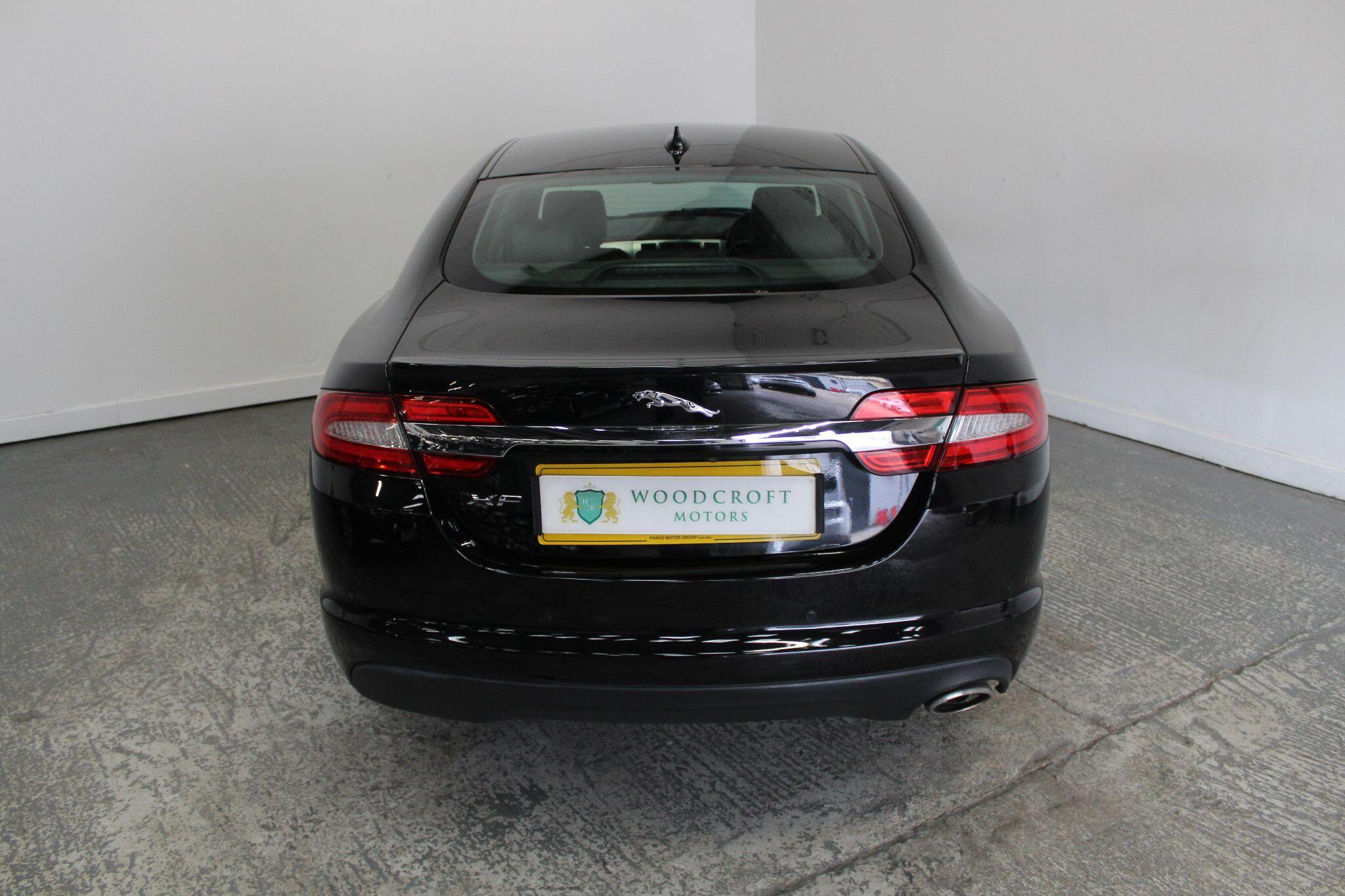 Jaguar XF view 14