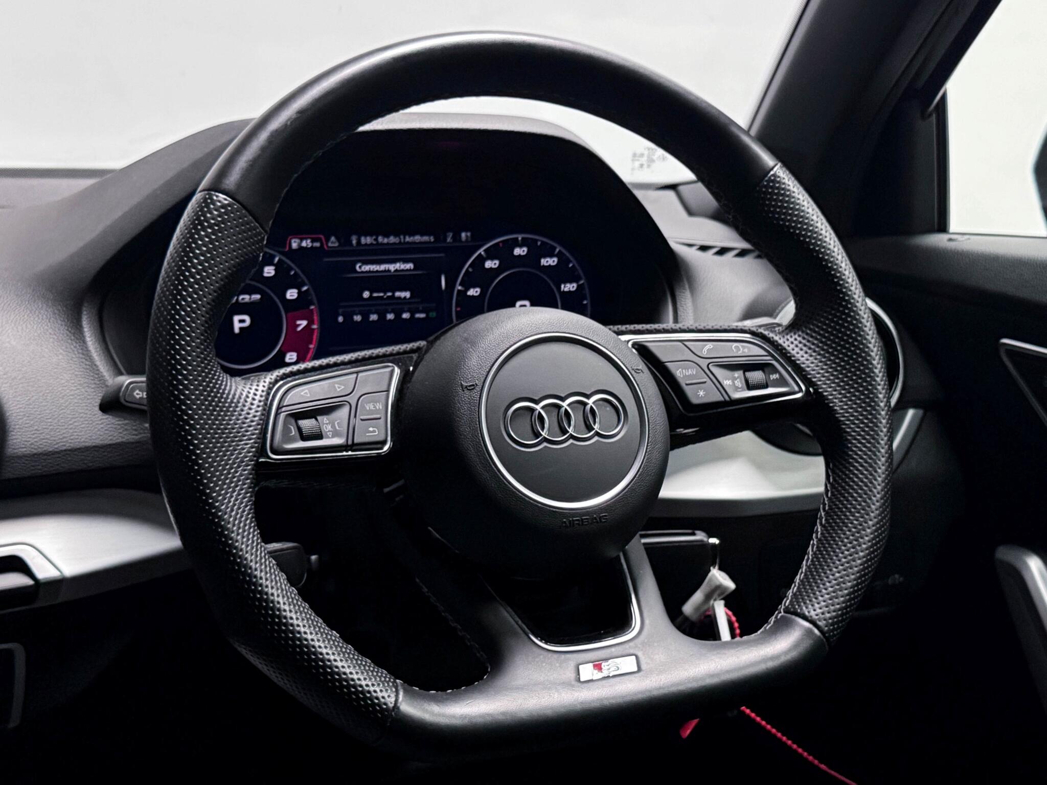 Audi SQ2 view 22