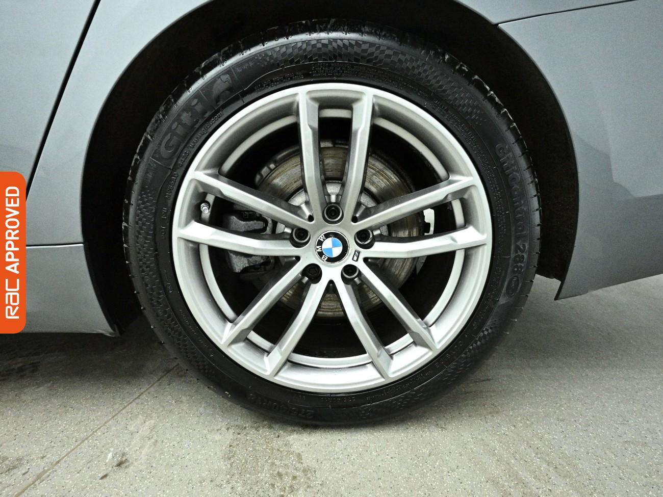 BMW 5 Series view 15