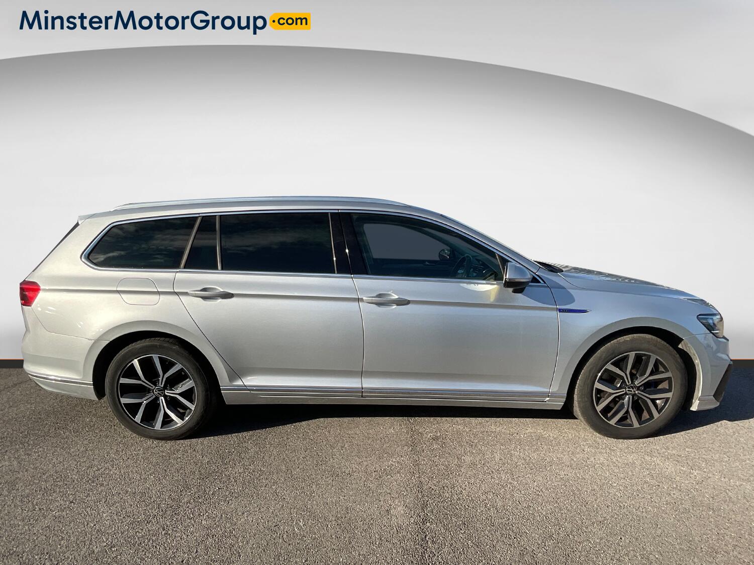 Volkswagen Passat view 2