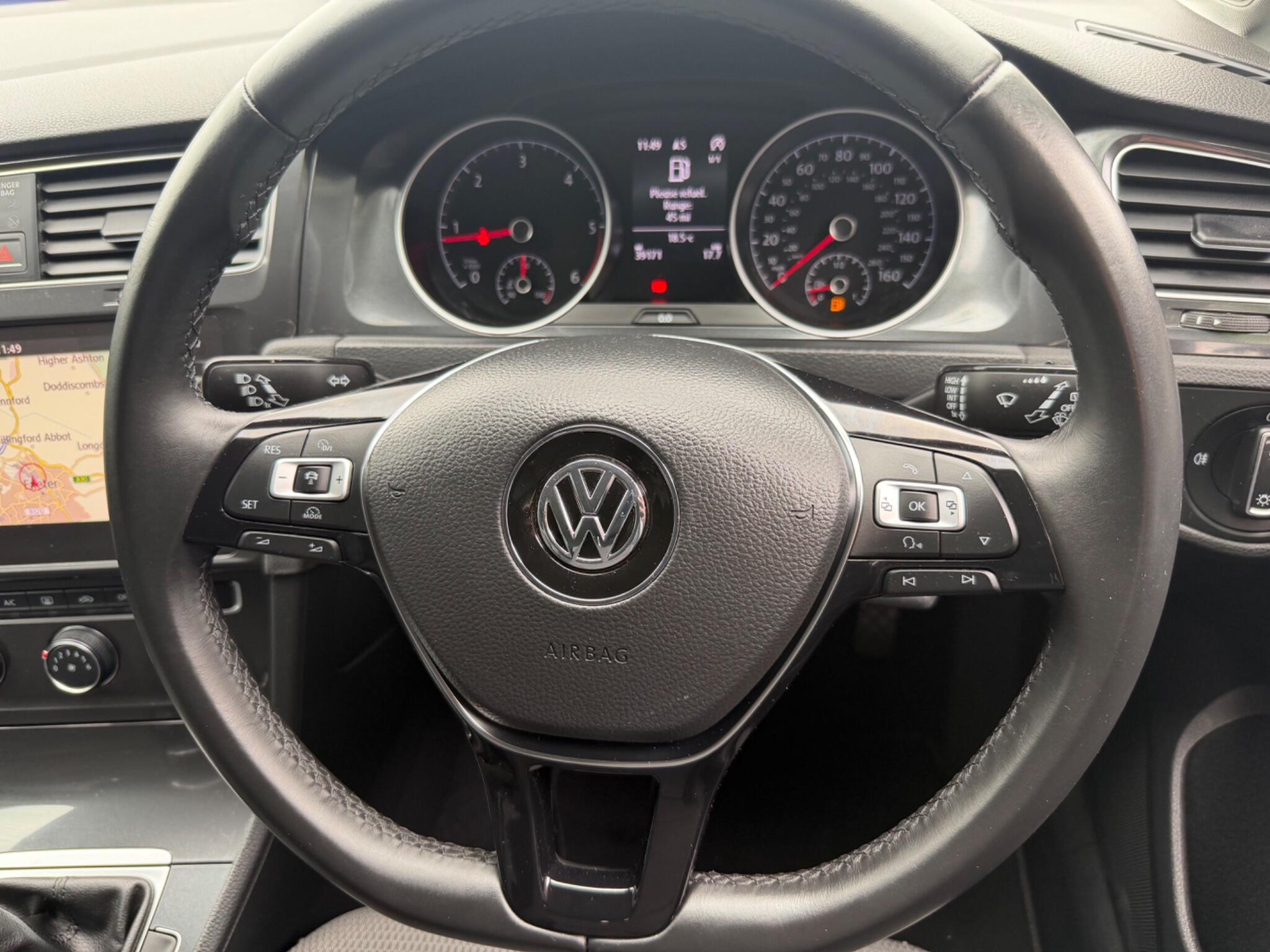 Volkswagen Golf view 3