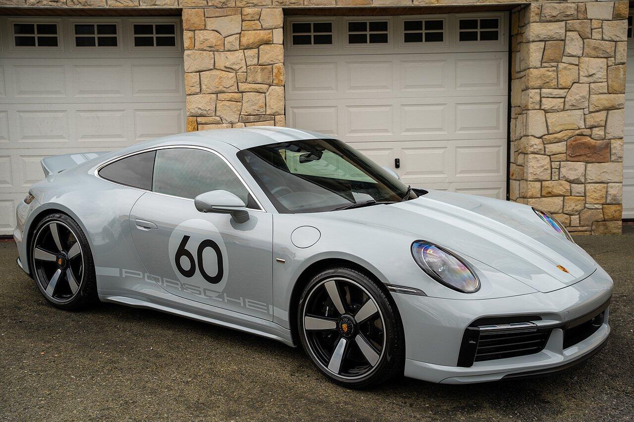 Porsche 911 view 2