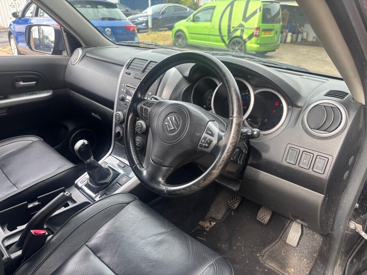 Suzuki Grand Vitara view 9