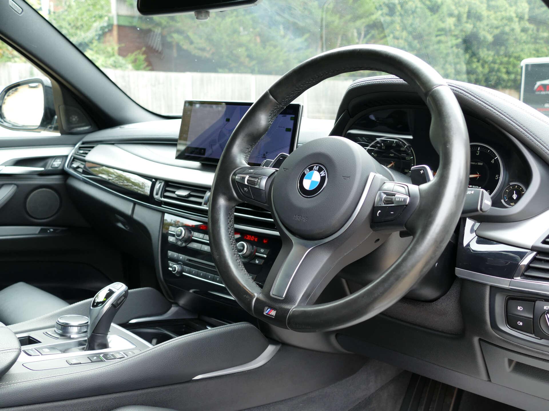 BMW X6 view 3