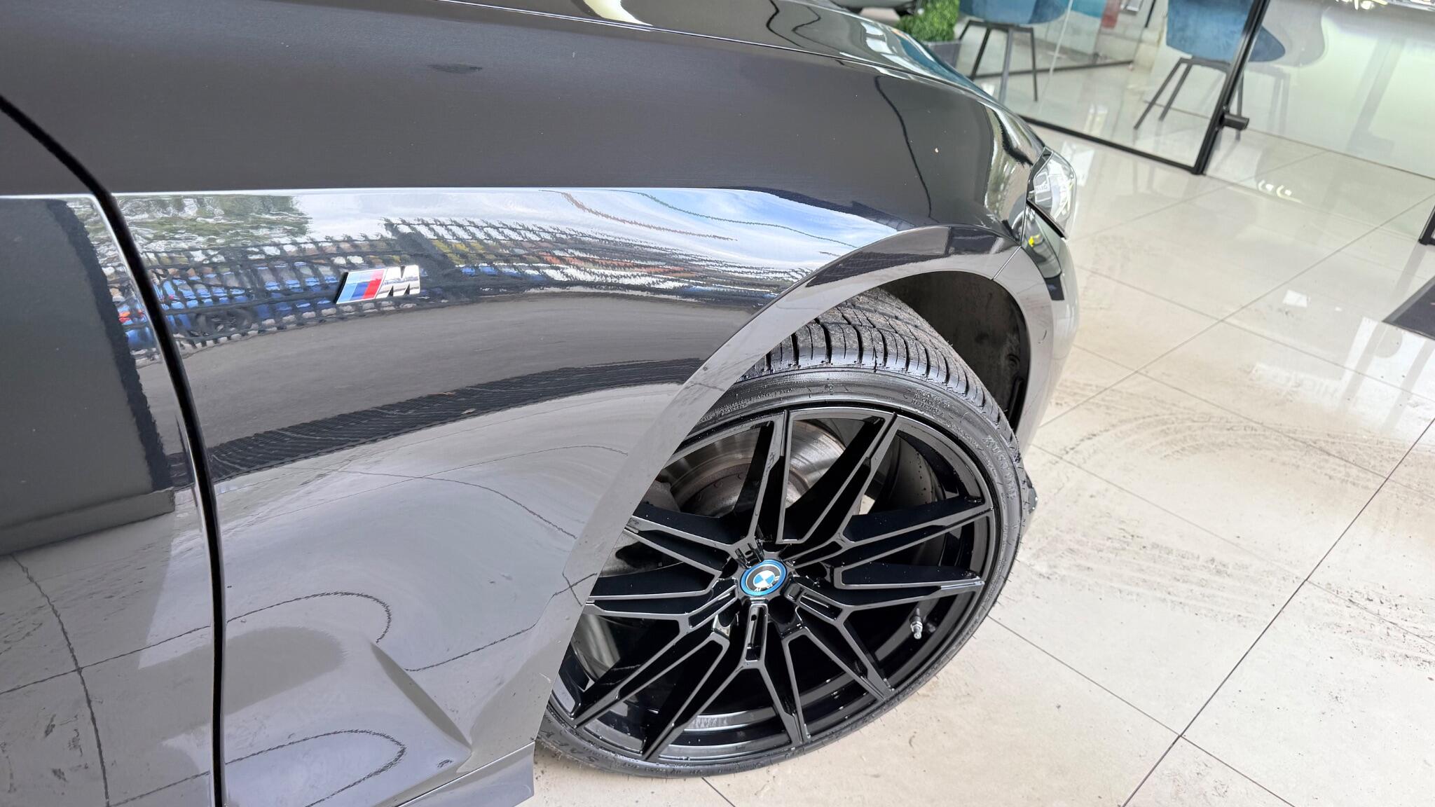 BMW 3 Series view 16