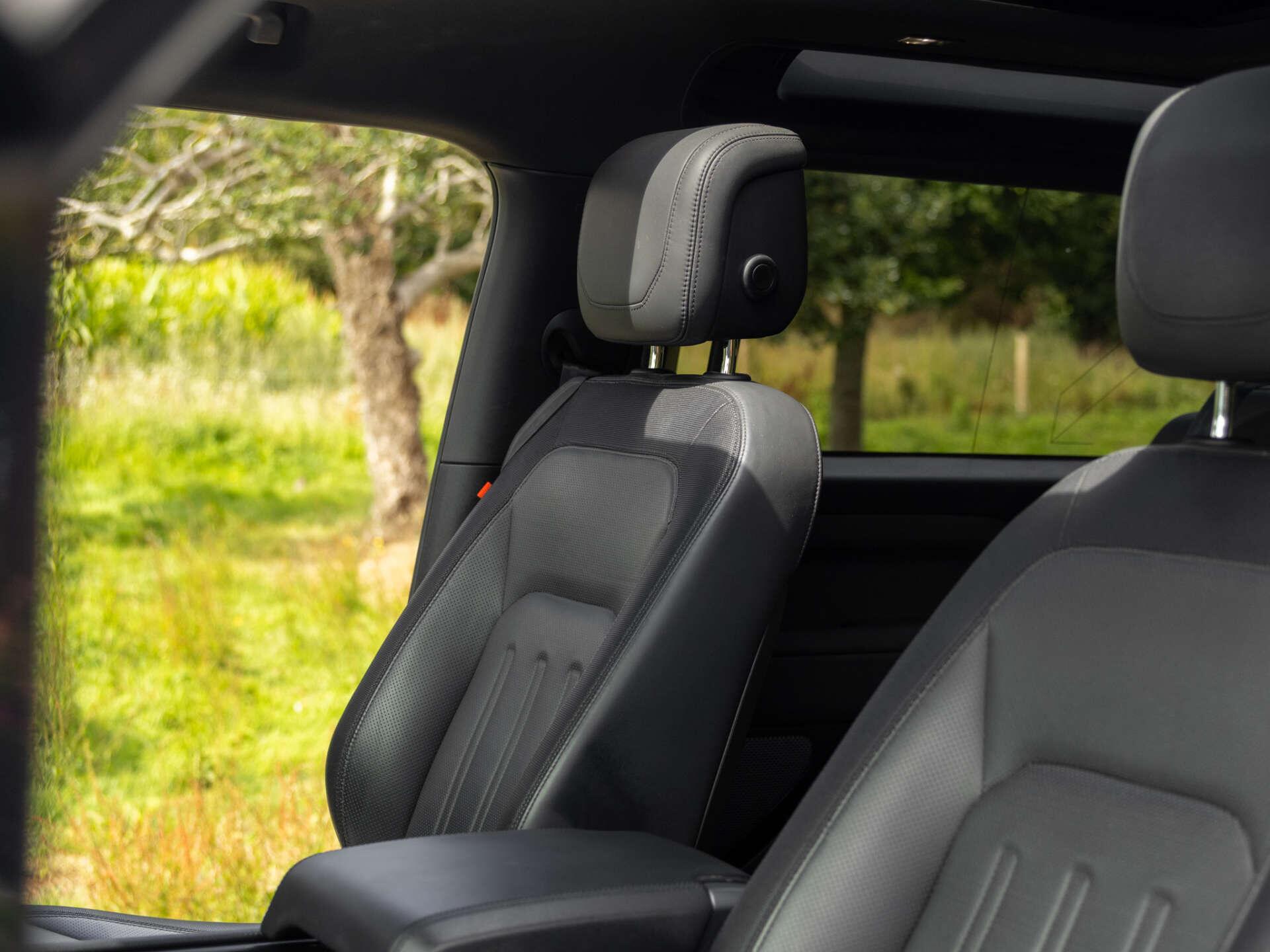 Land Rover Defender view 44