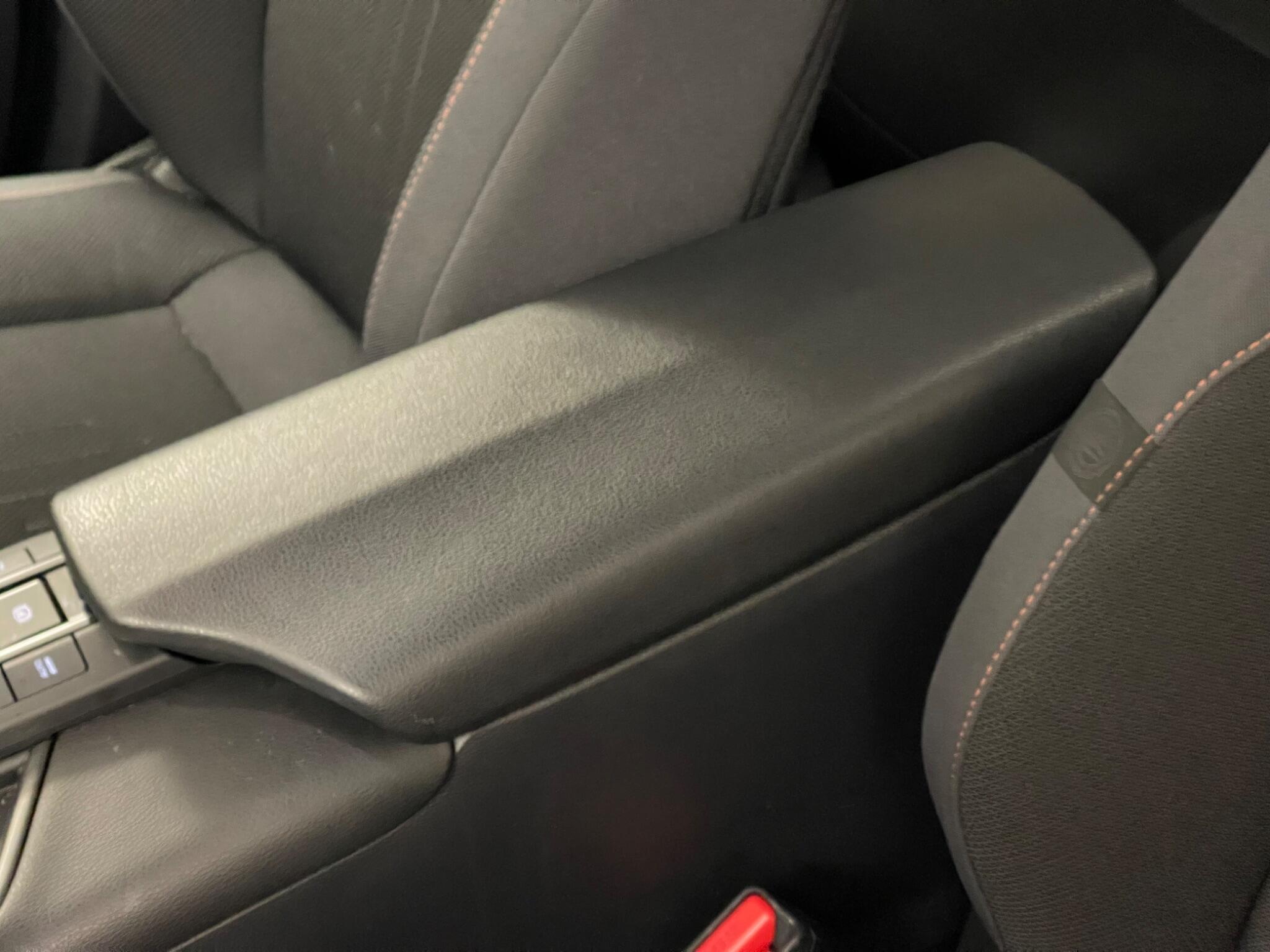 Toyota C-HR view 28