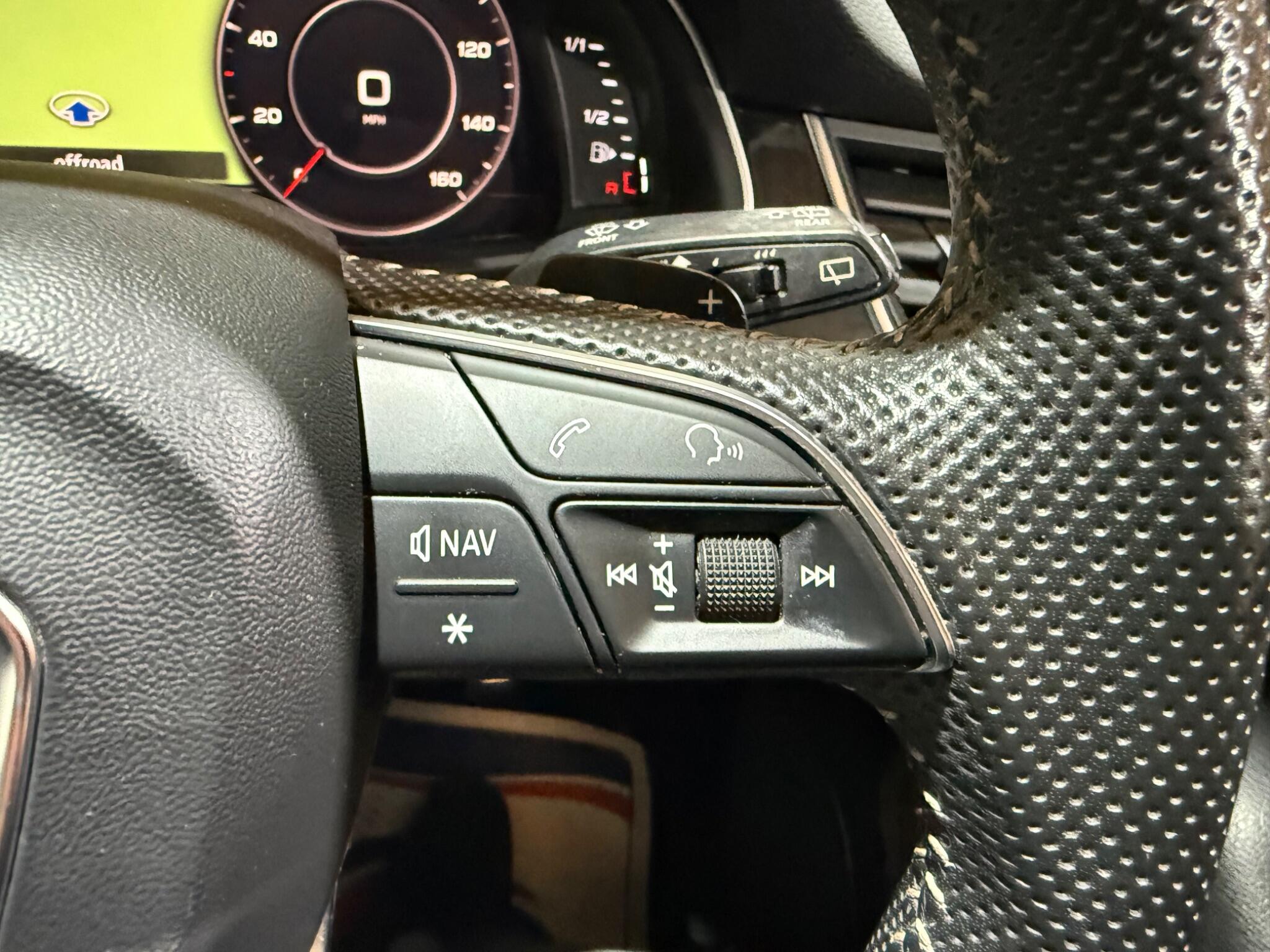 Audi Q7 view 32