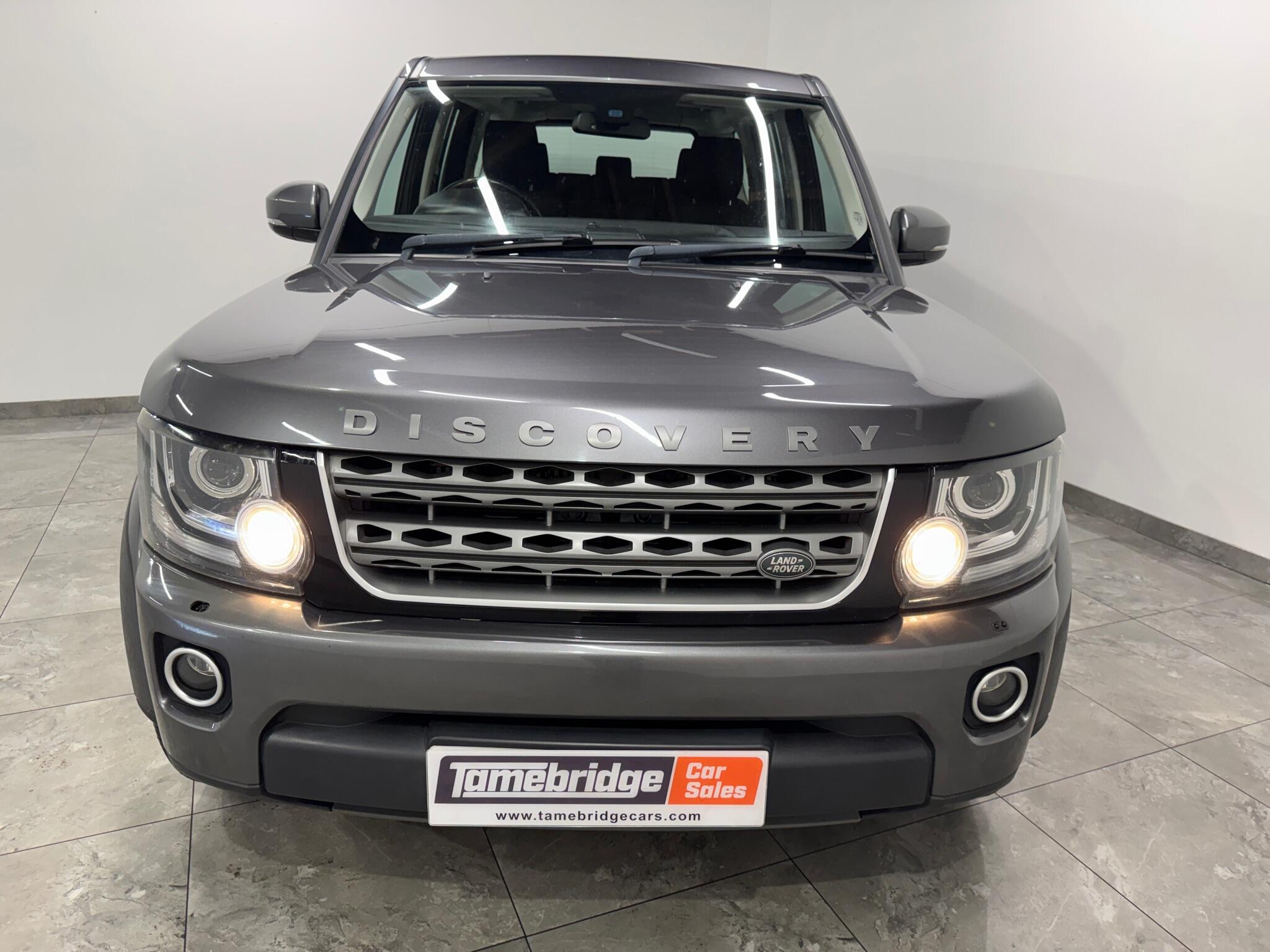 Land Rover Discovery view 3