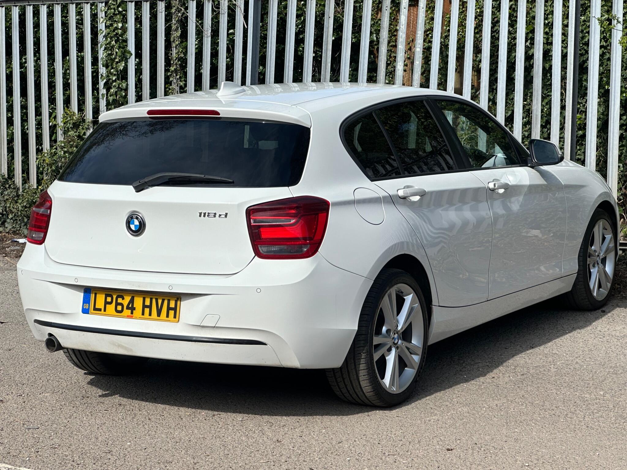 BMW 1 Series view 4