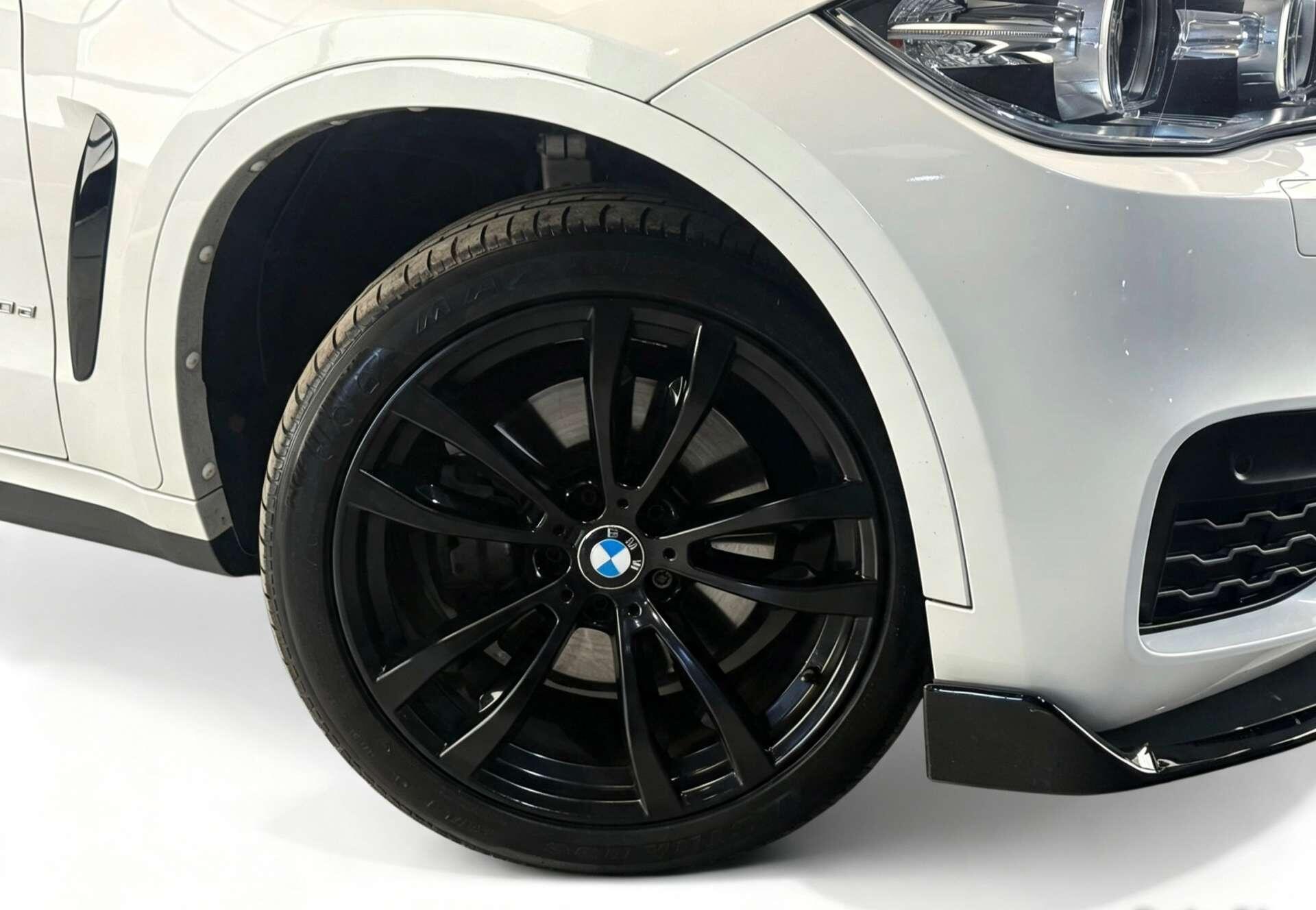 BMW X6 view 3