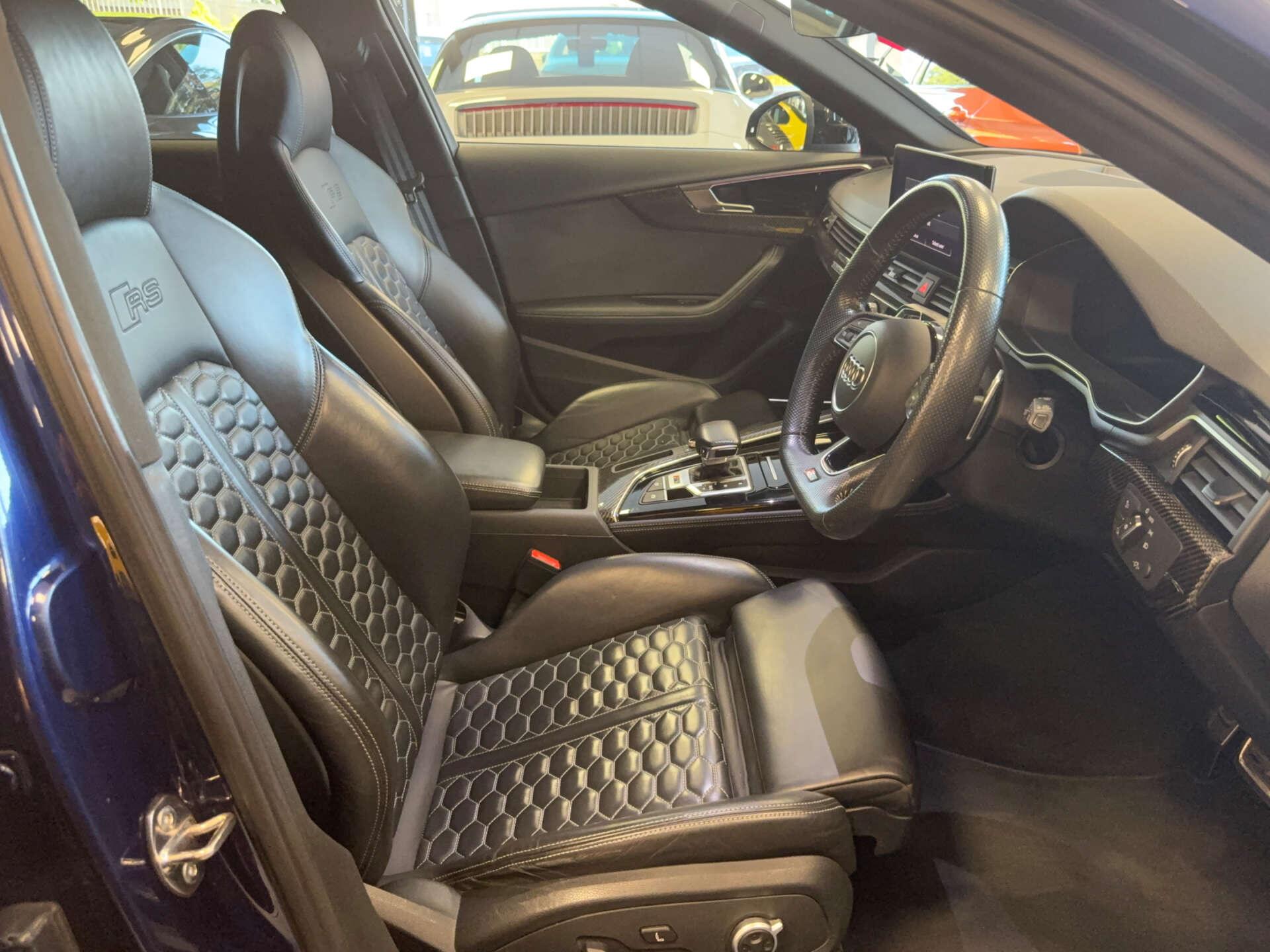 Audi RS4 view 10