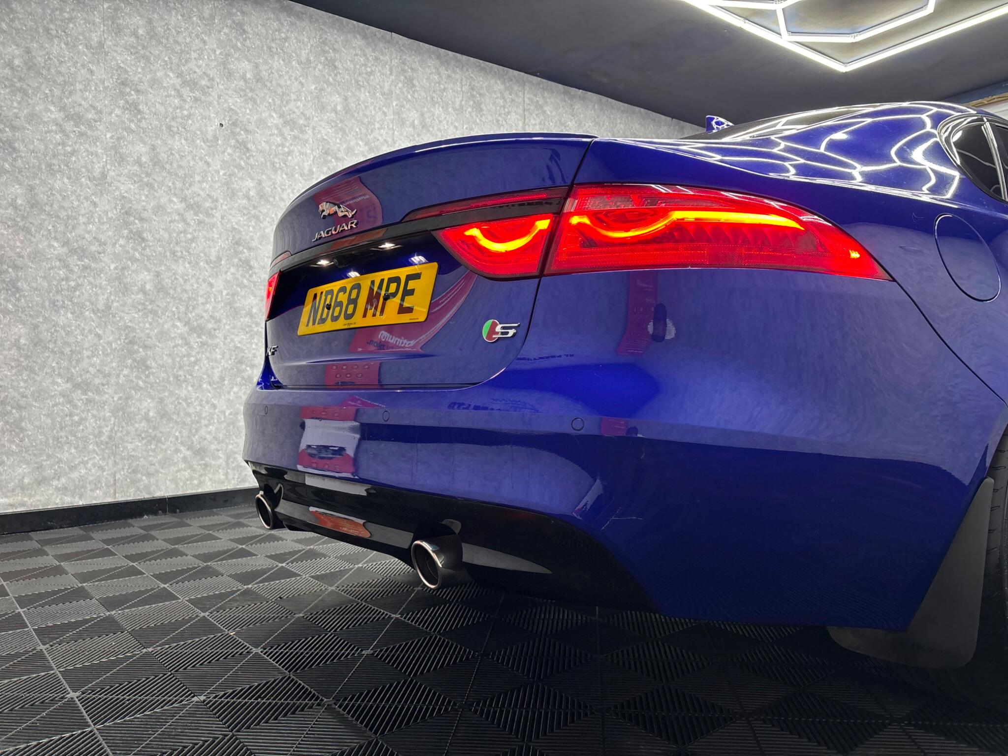Jaguar XF view 36