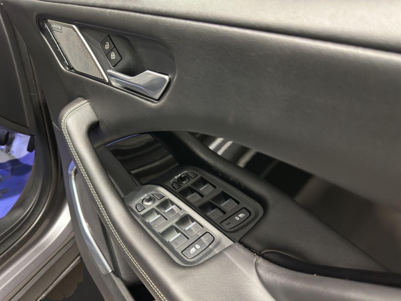 Jaguar I-Pace view 34