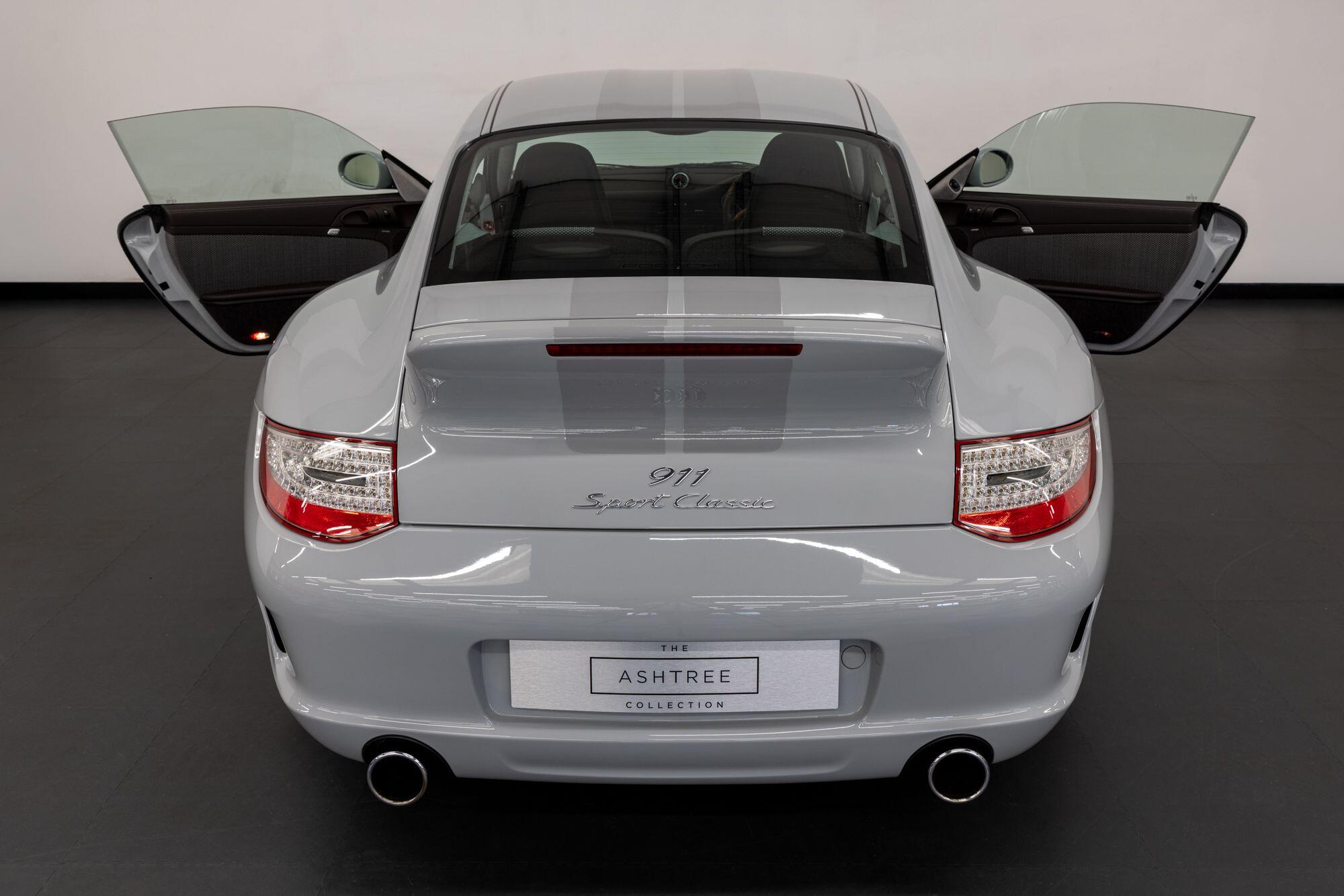 Porsche 911 view 24