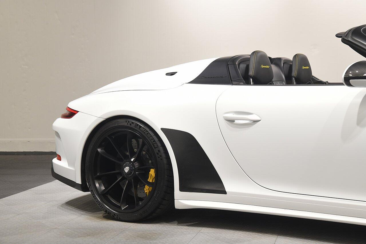 Porsche 911 view 46