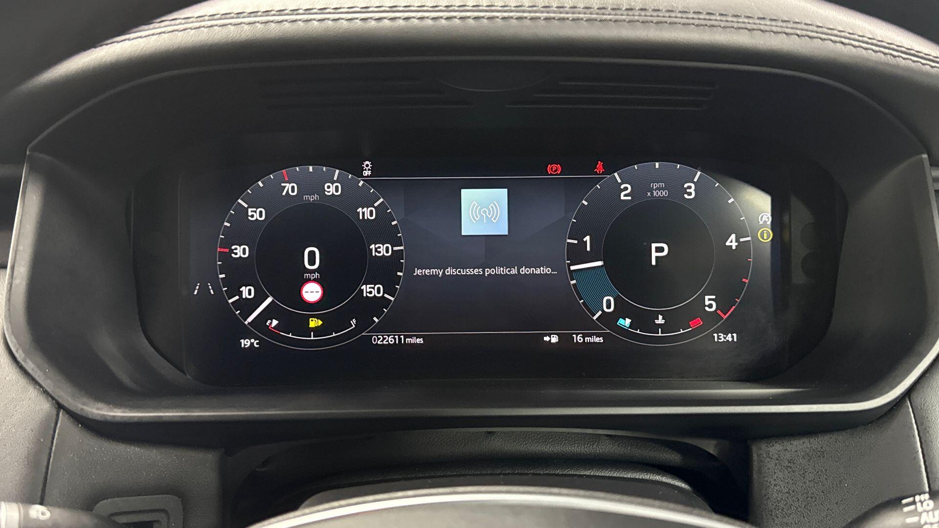 Land Rover Discovery view 16