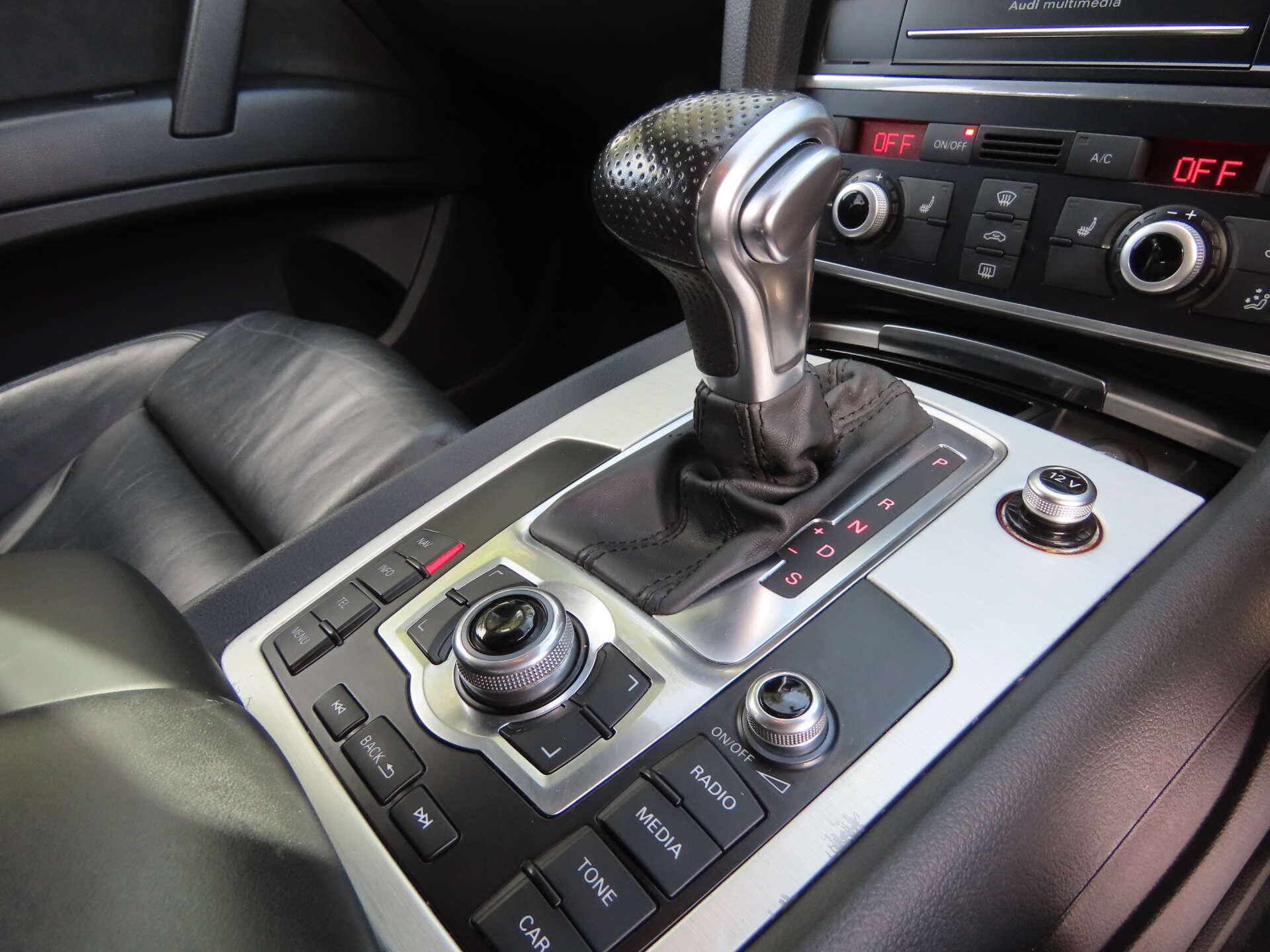 Audi Q7 view 17