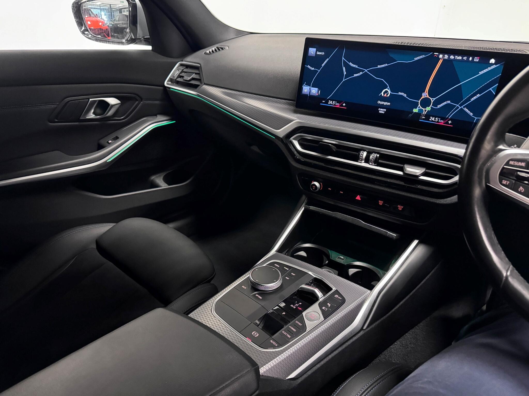 BMW 3 Series view 32