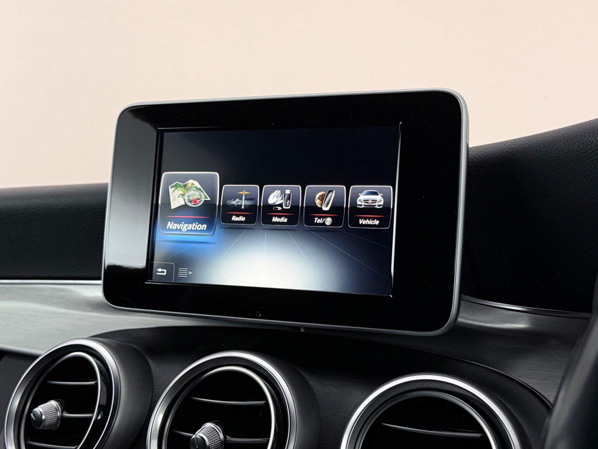Mercedes-Benz C-Class view 27