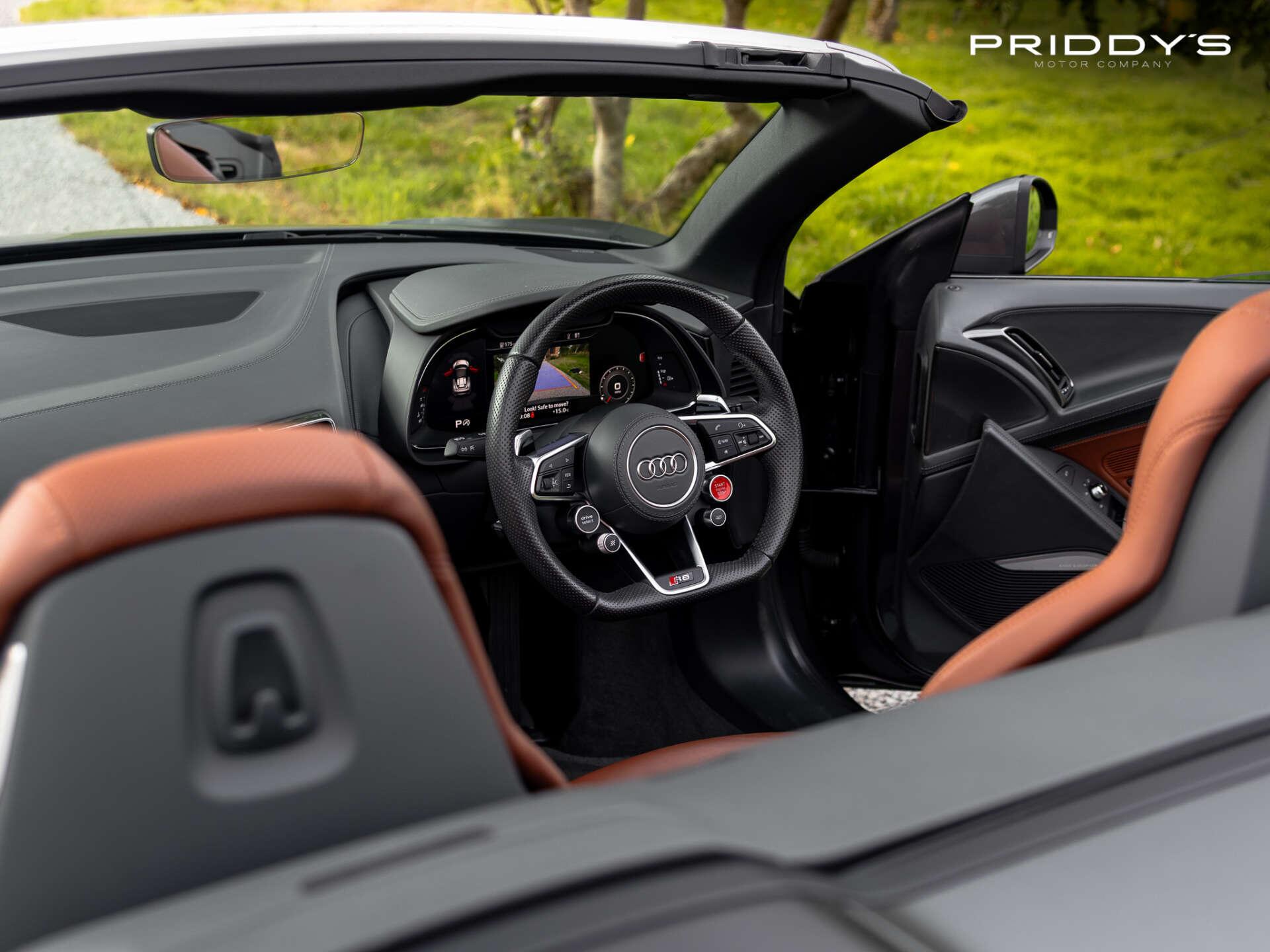 Audi R8 view 9