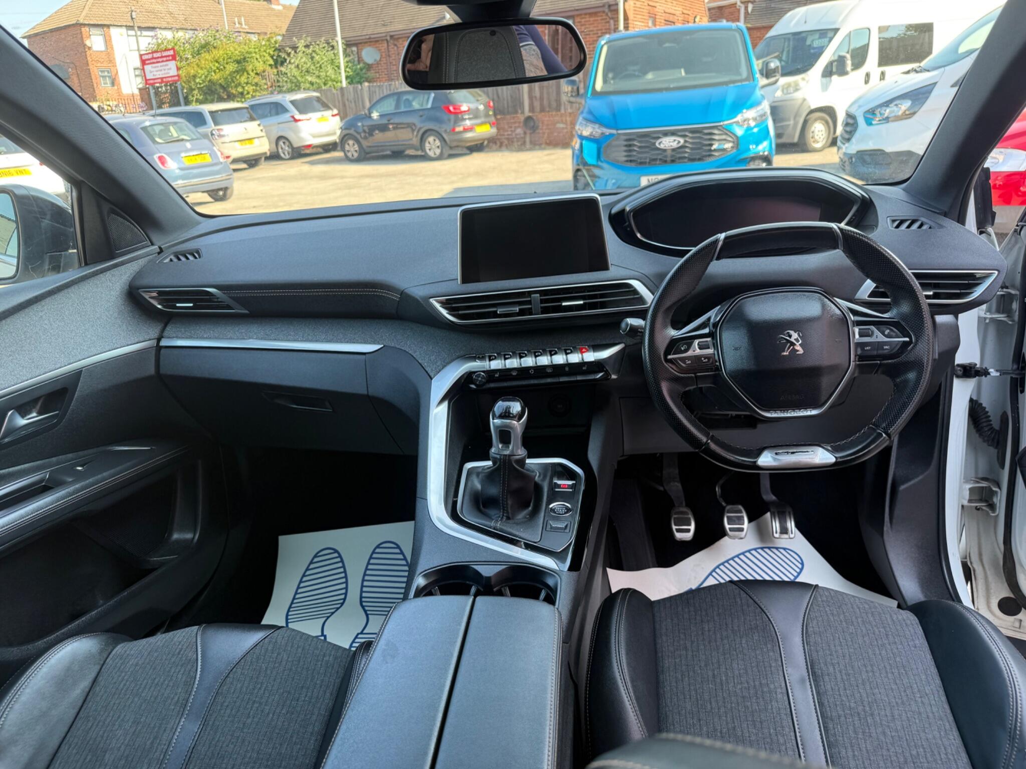 Peugeot 3008 view 9