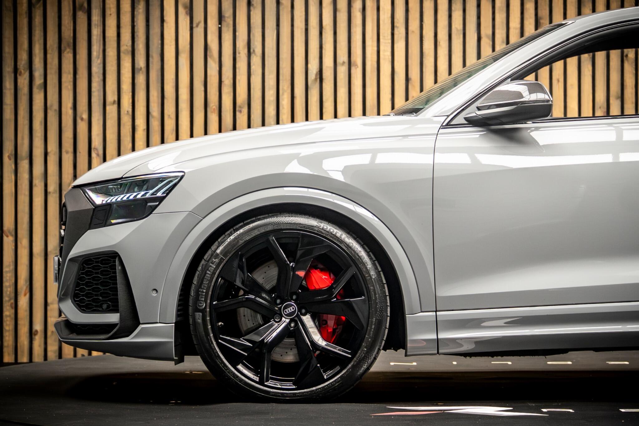 Audi RS Q8 view 8