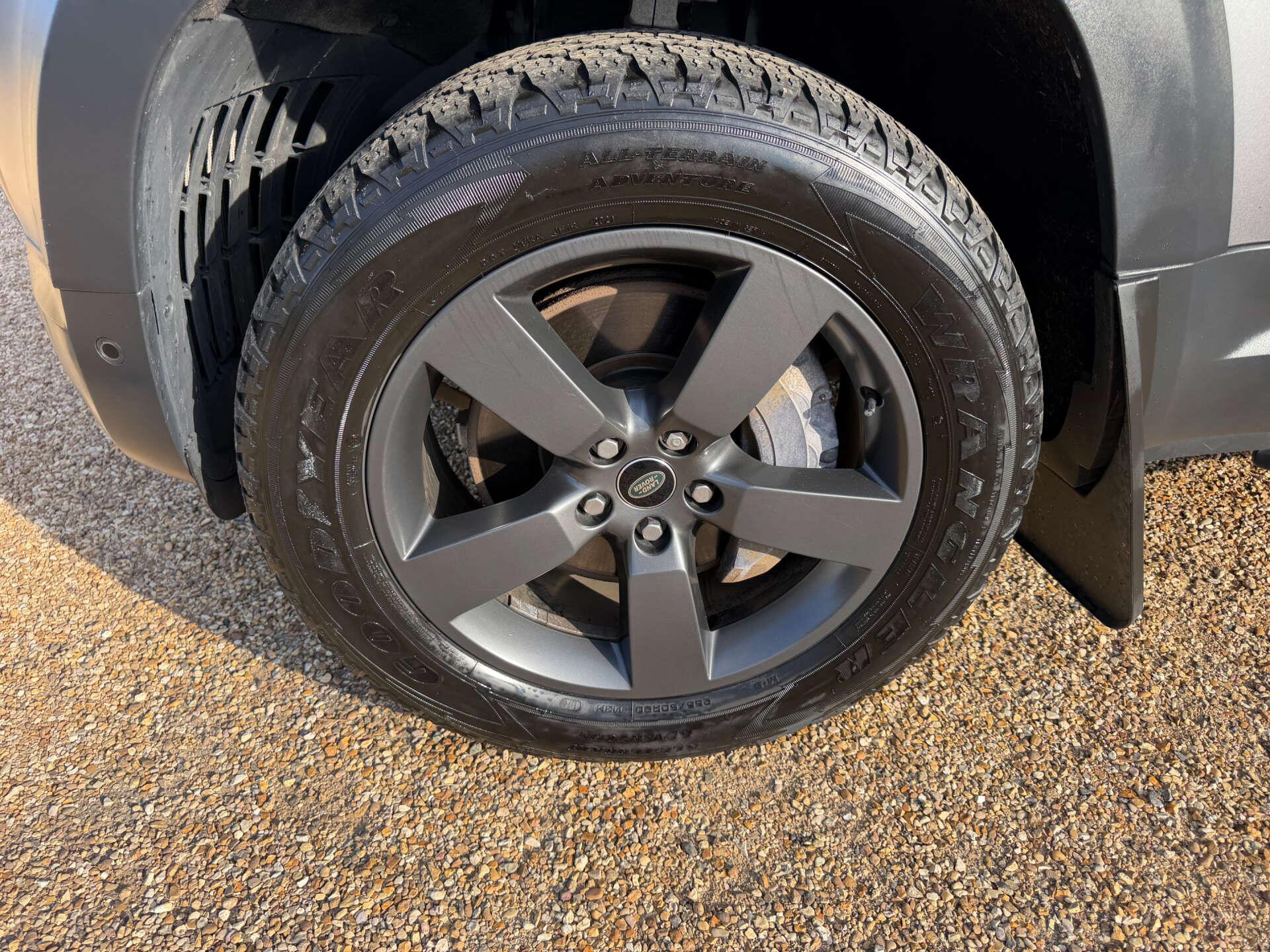 Land Rover Defender view 22