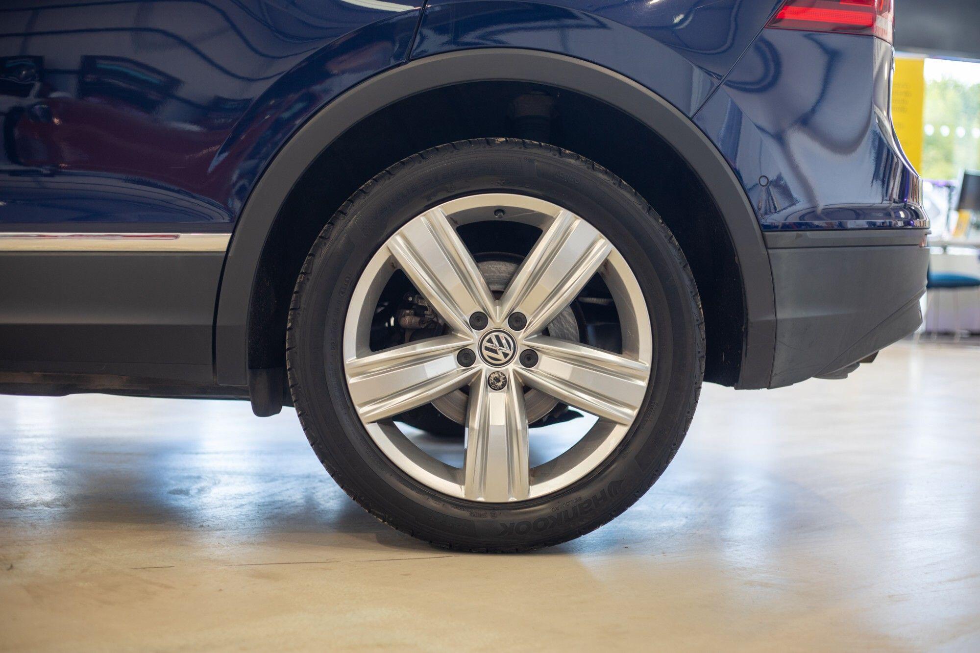 Volkswagen Tiguan view 6