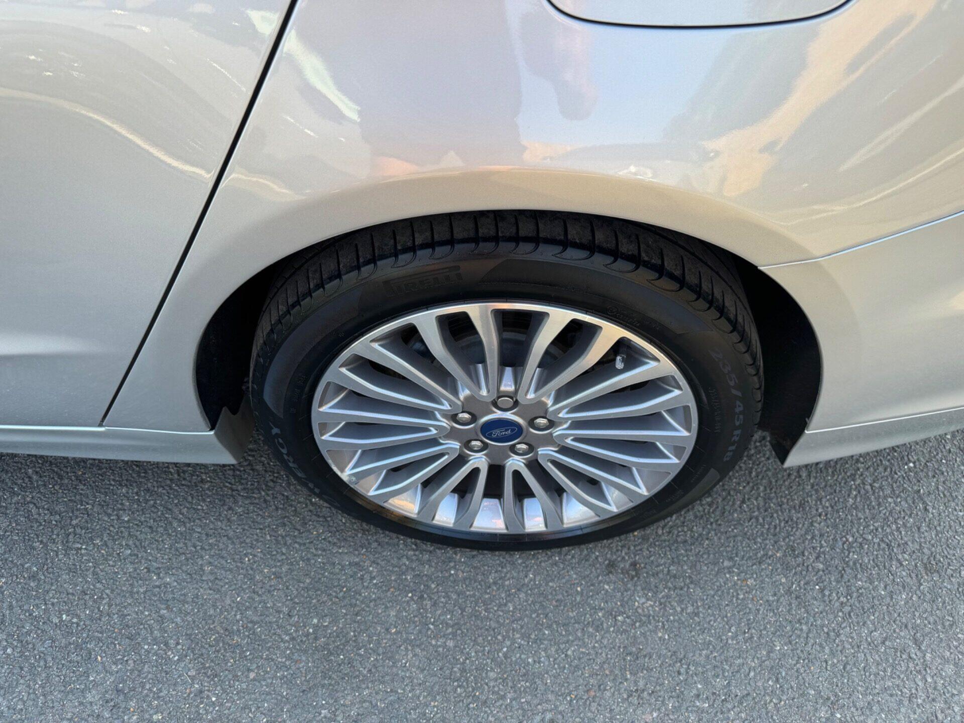 Ford Mondeo view 20