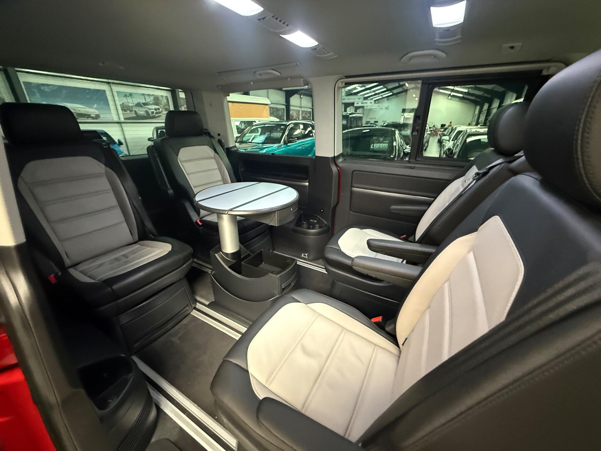 Volkswagen Caravelle view 15