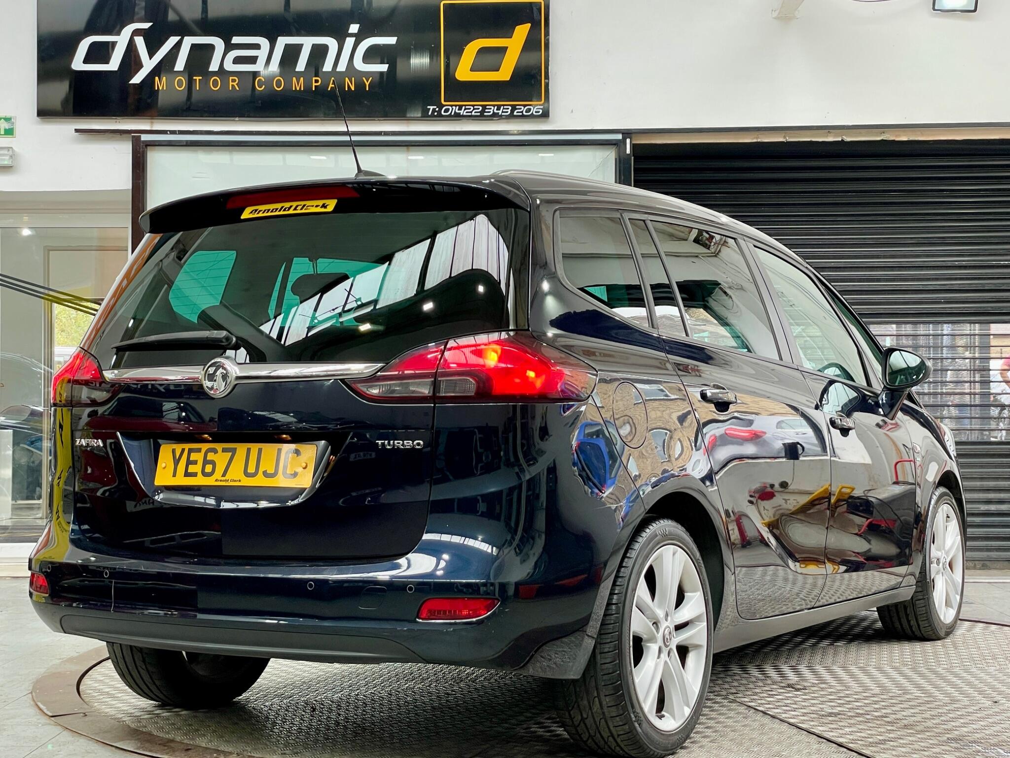 Vauxhall Zafira Tourer view 4
