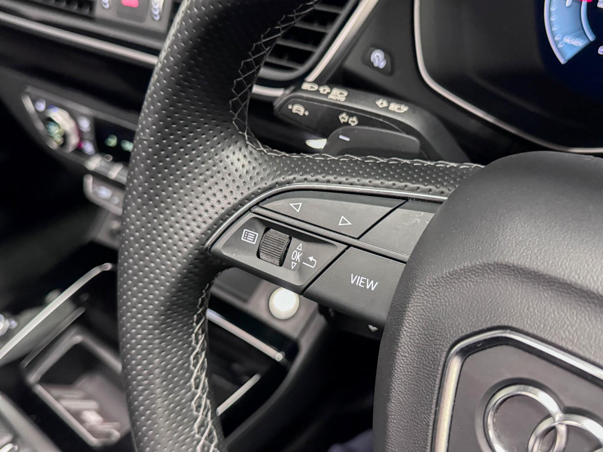 Audi Q5 view 16