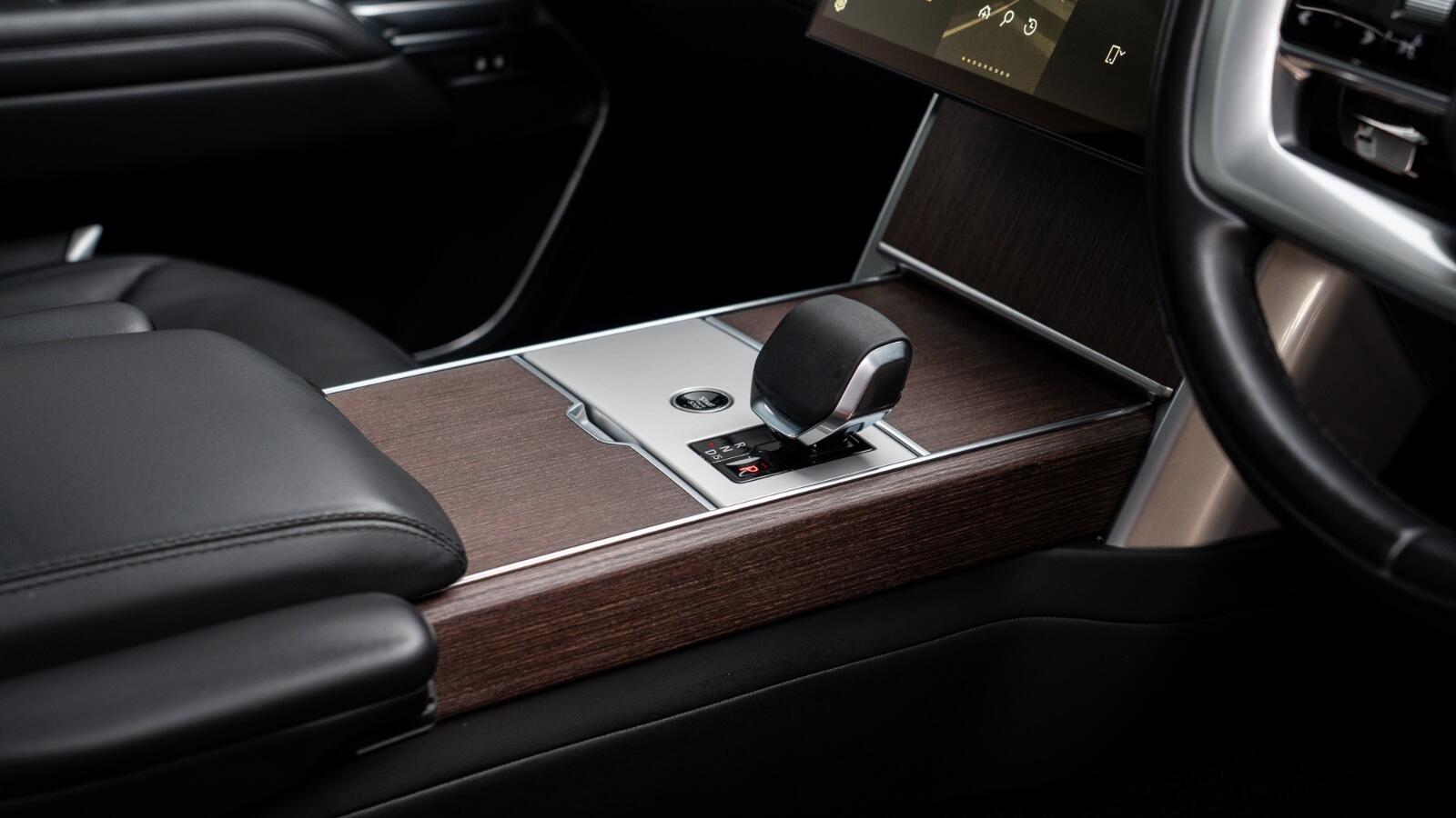 Land Rover Range Rover view 24