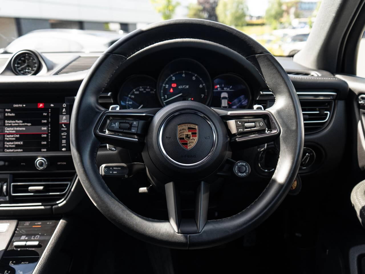 Porsche Macan view 18