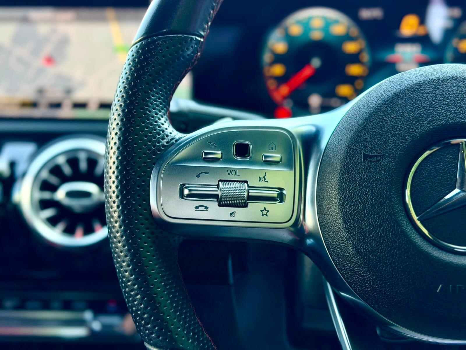 Mercedes-Benz Cla view 25