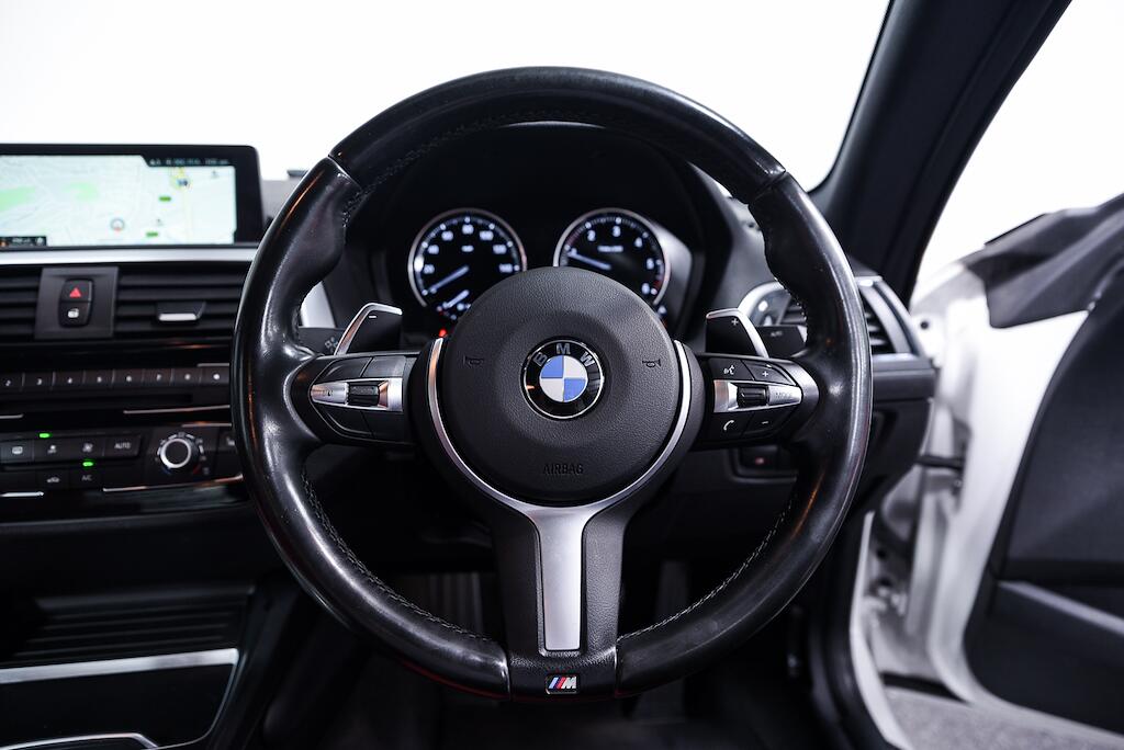 BMW 2 Series view 24