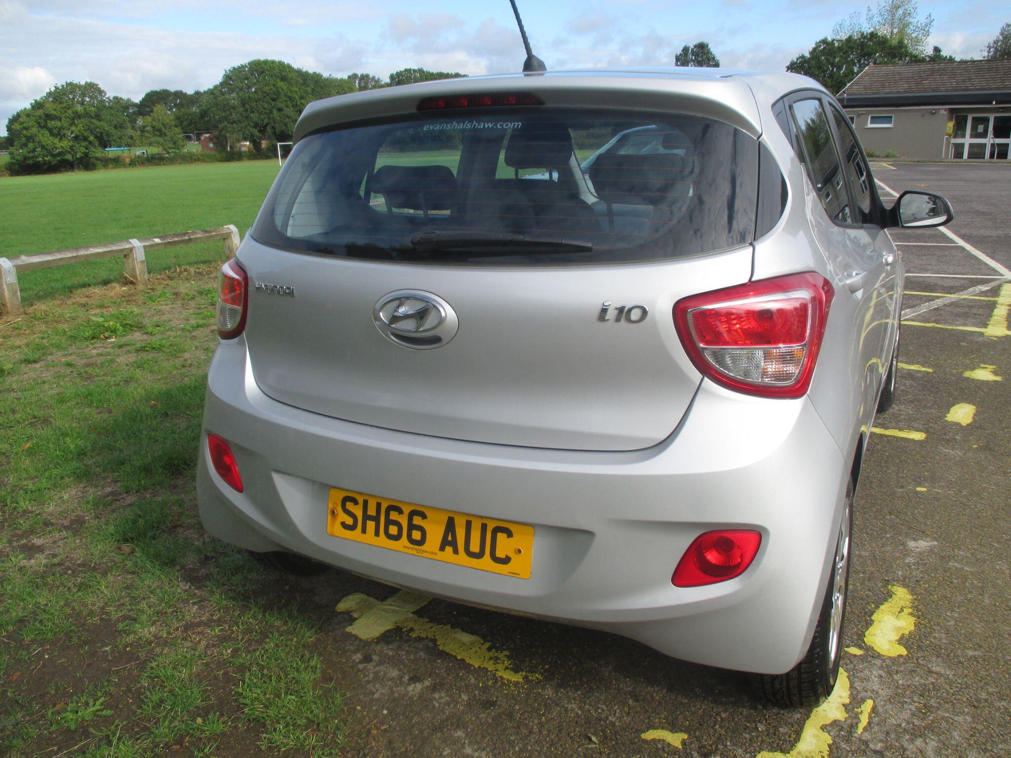 Hyundai I10 view 10