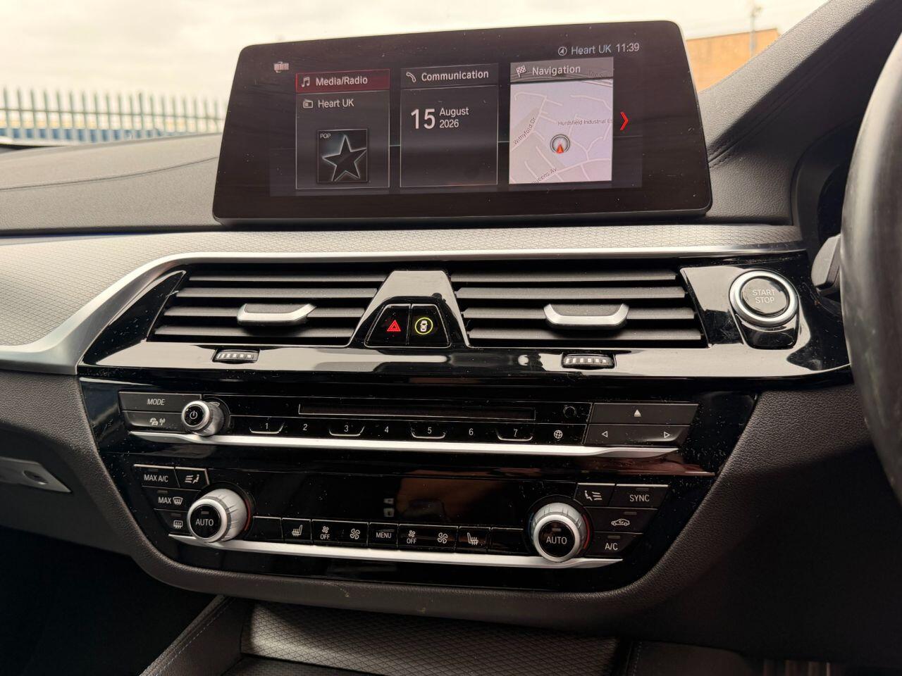 BMW 5 Series view 24