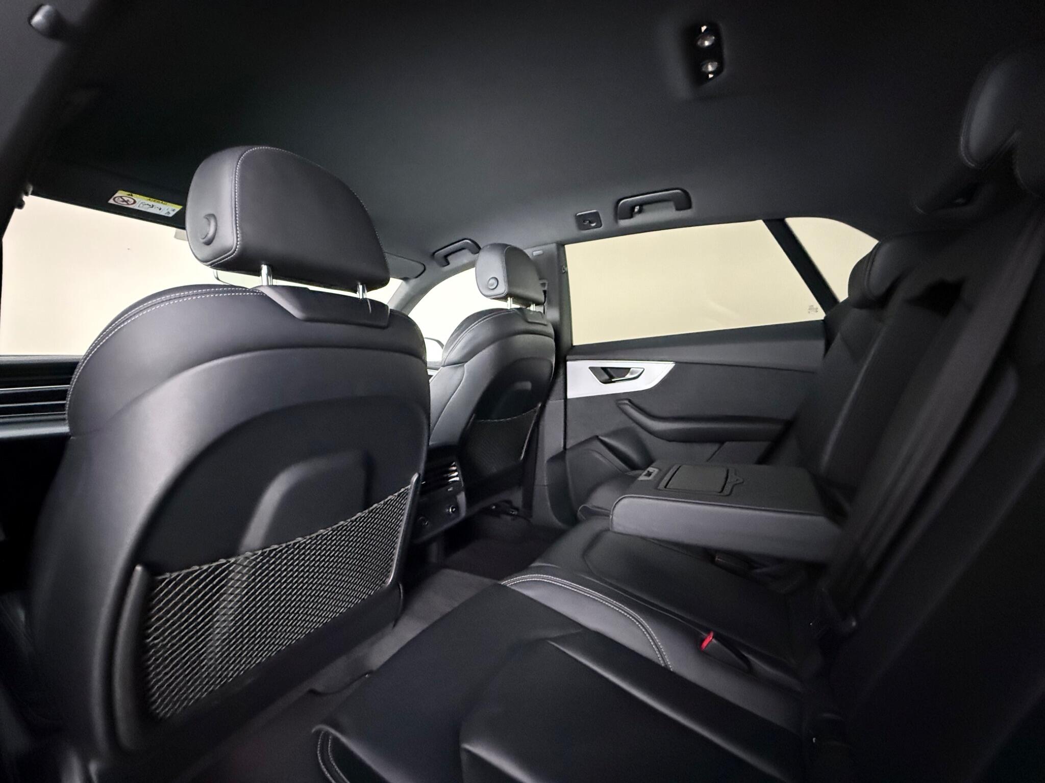Audi Q8 view 46