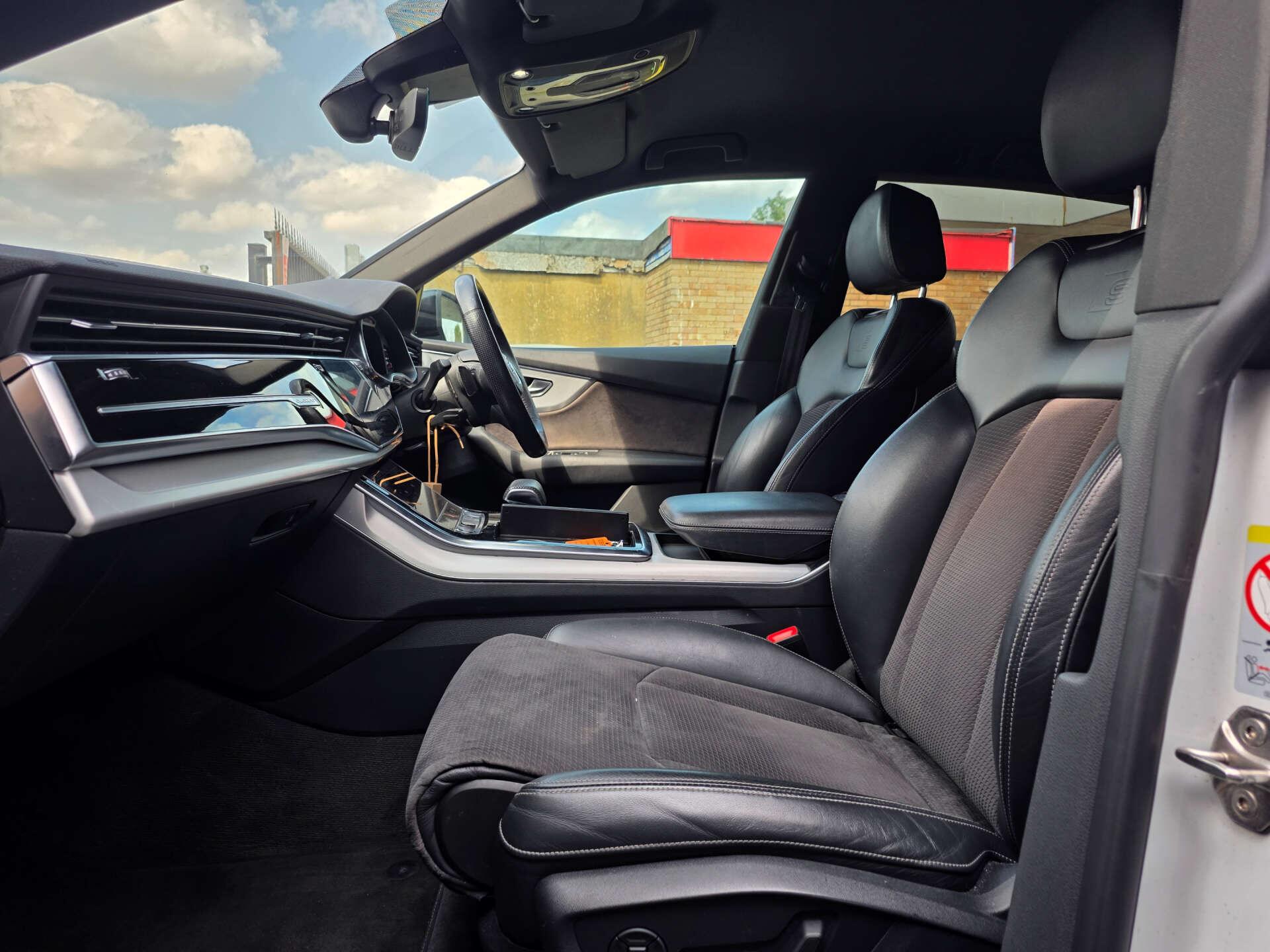 Audi Q8 view 39