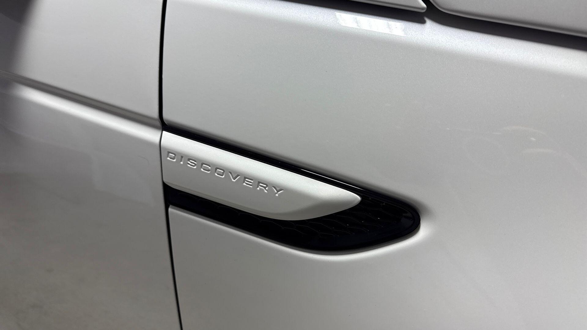 Land Rover Discovery Sport view 20