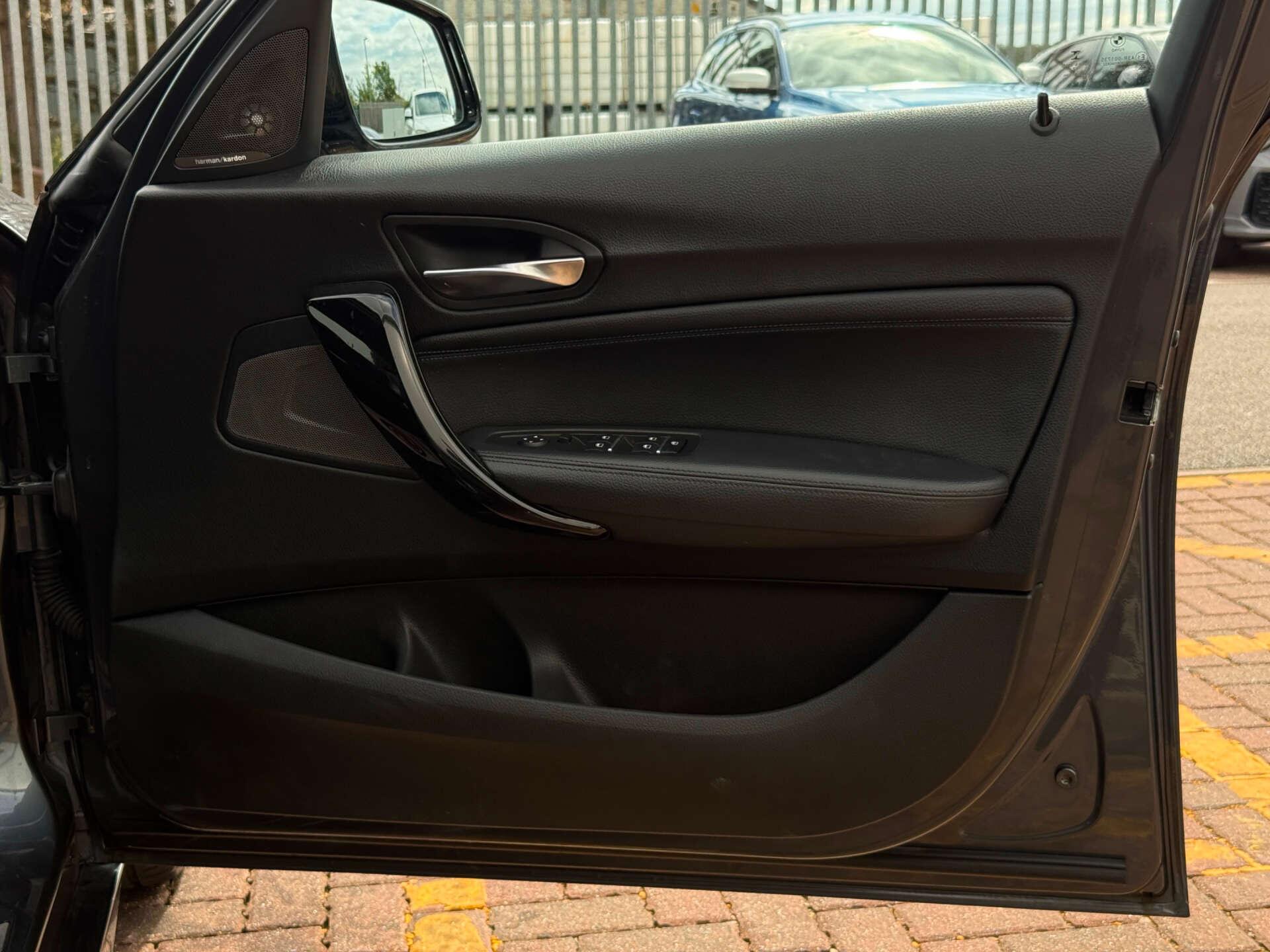 BMW 1 Series view 22