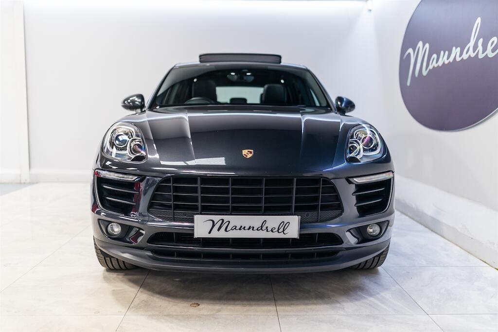 Porsche Macan view 3