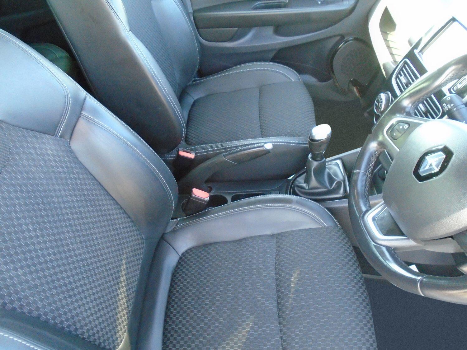 Renault Clio view 11