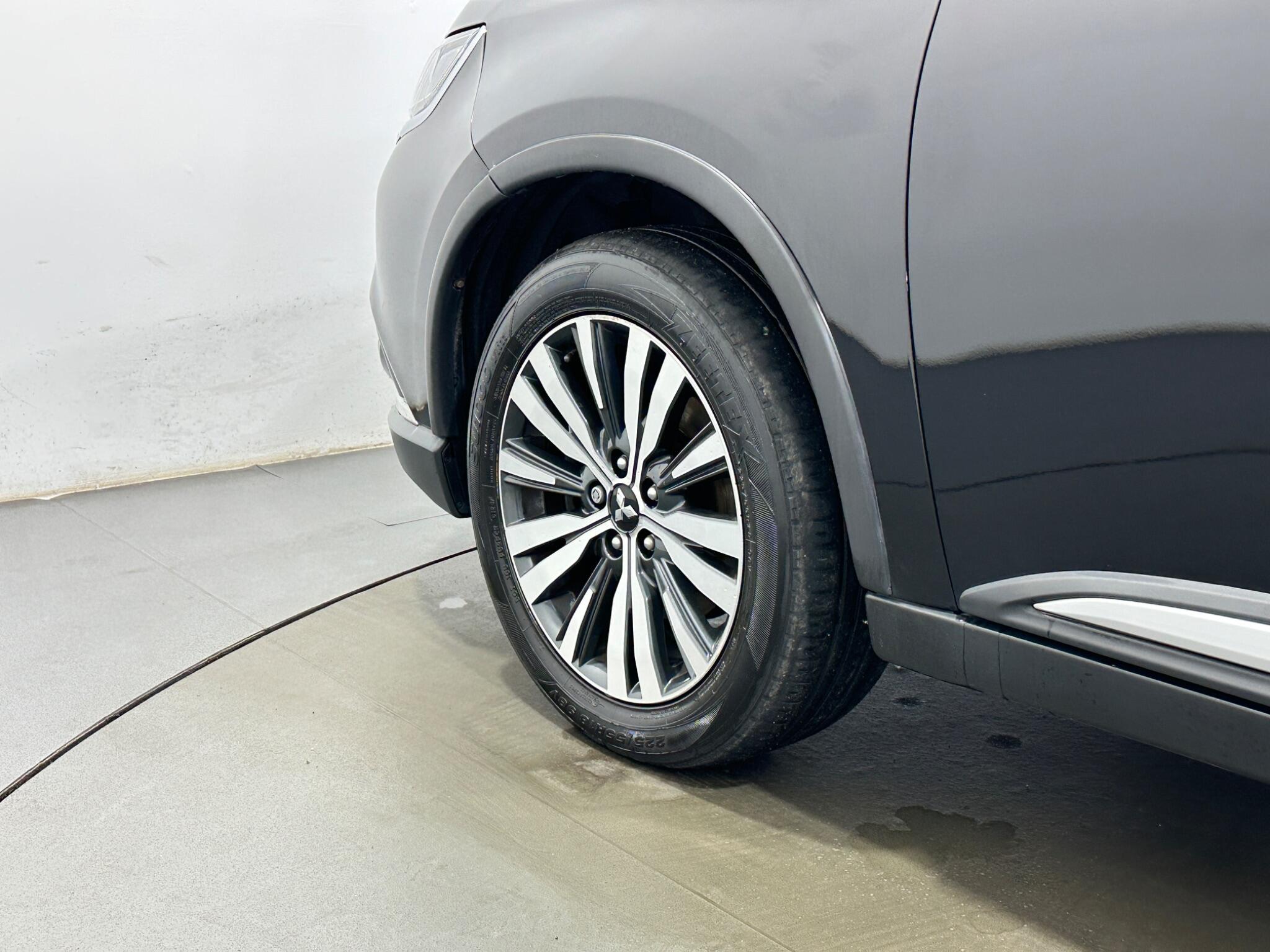 Mitsubishi Outlander view 52