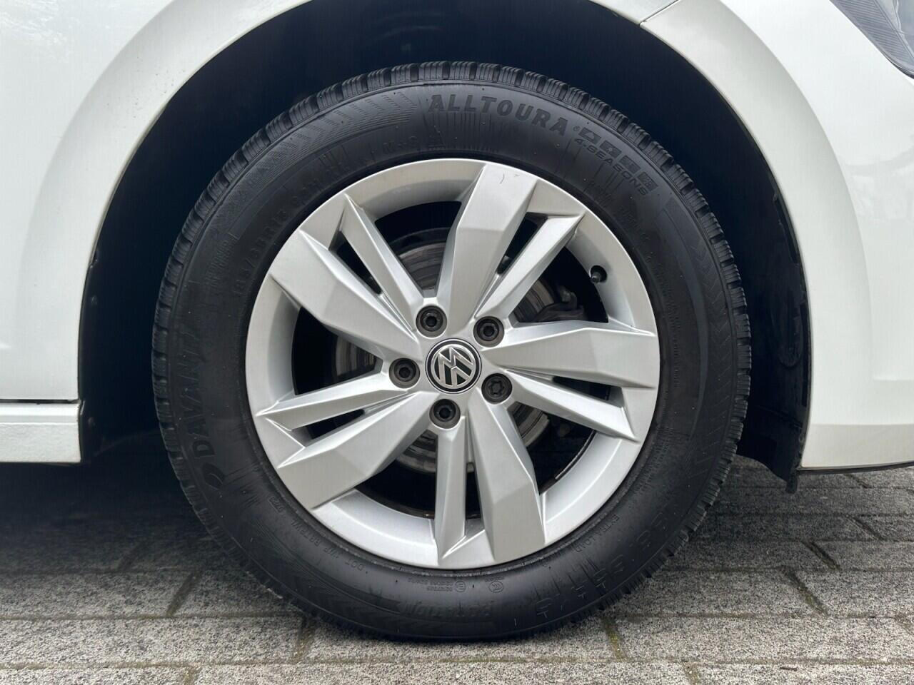 Volkswagen Polo view 4
