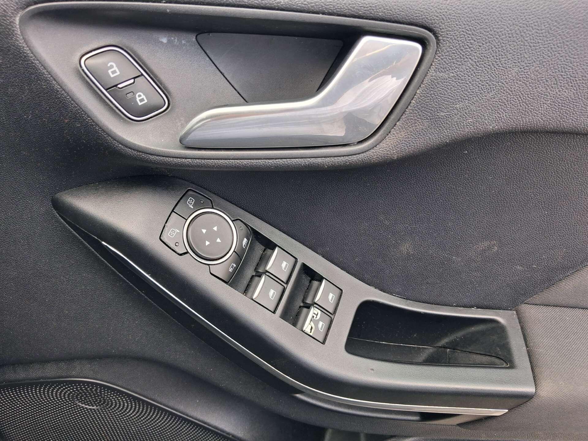 Ford Fiesta view 21