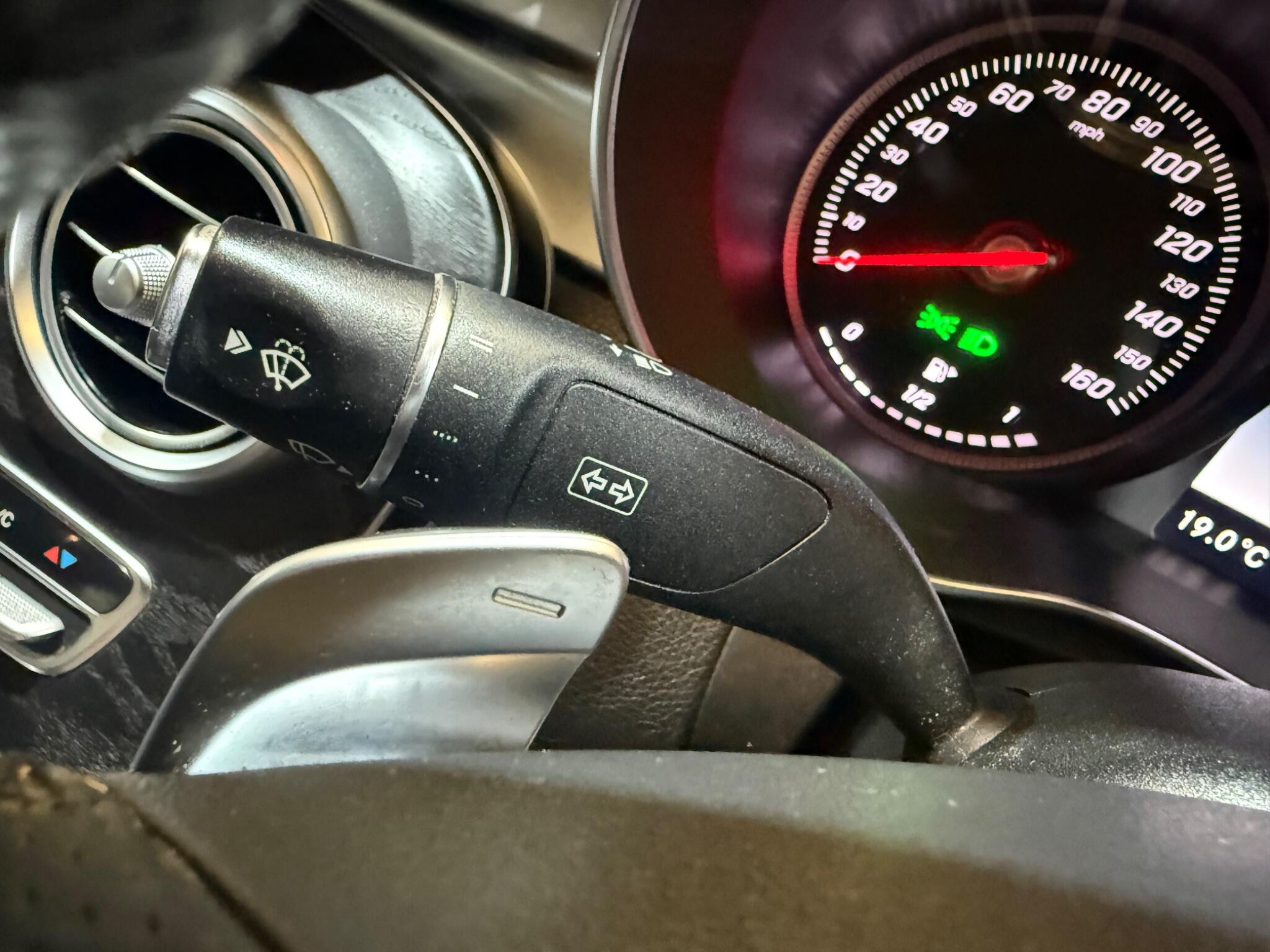 Mercedes-Benz C-Class view 27