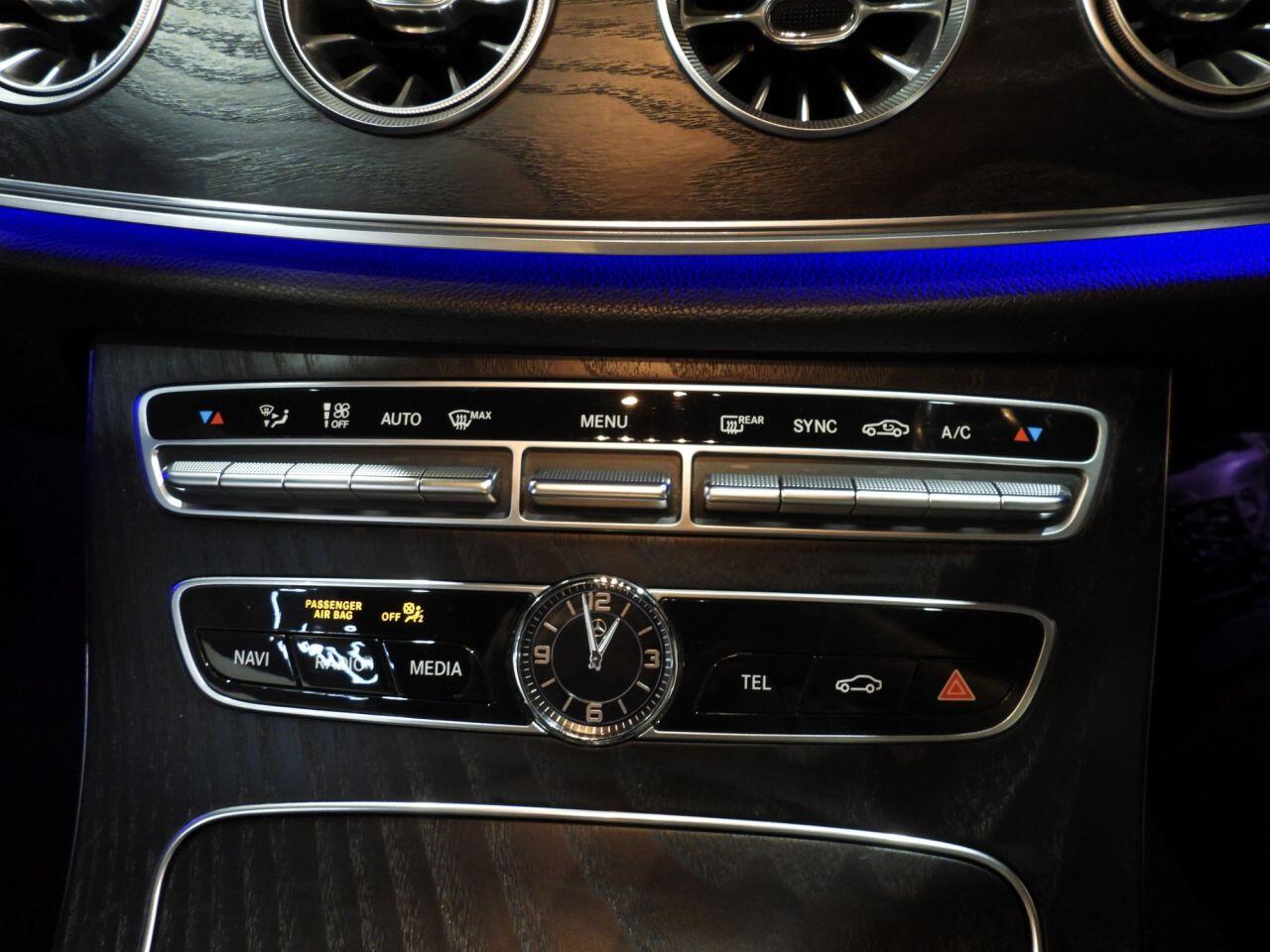Mercedes-Benz E-Class view 32